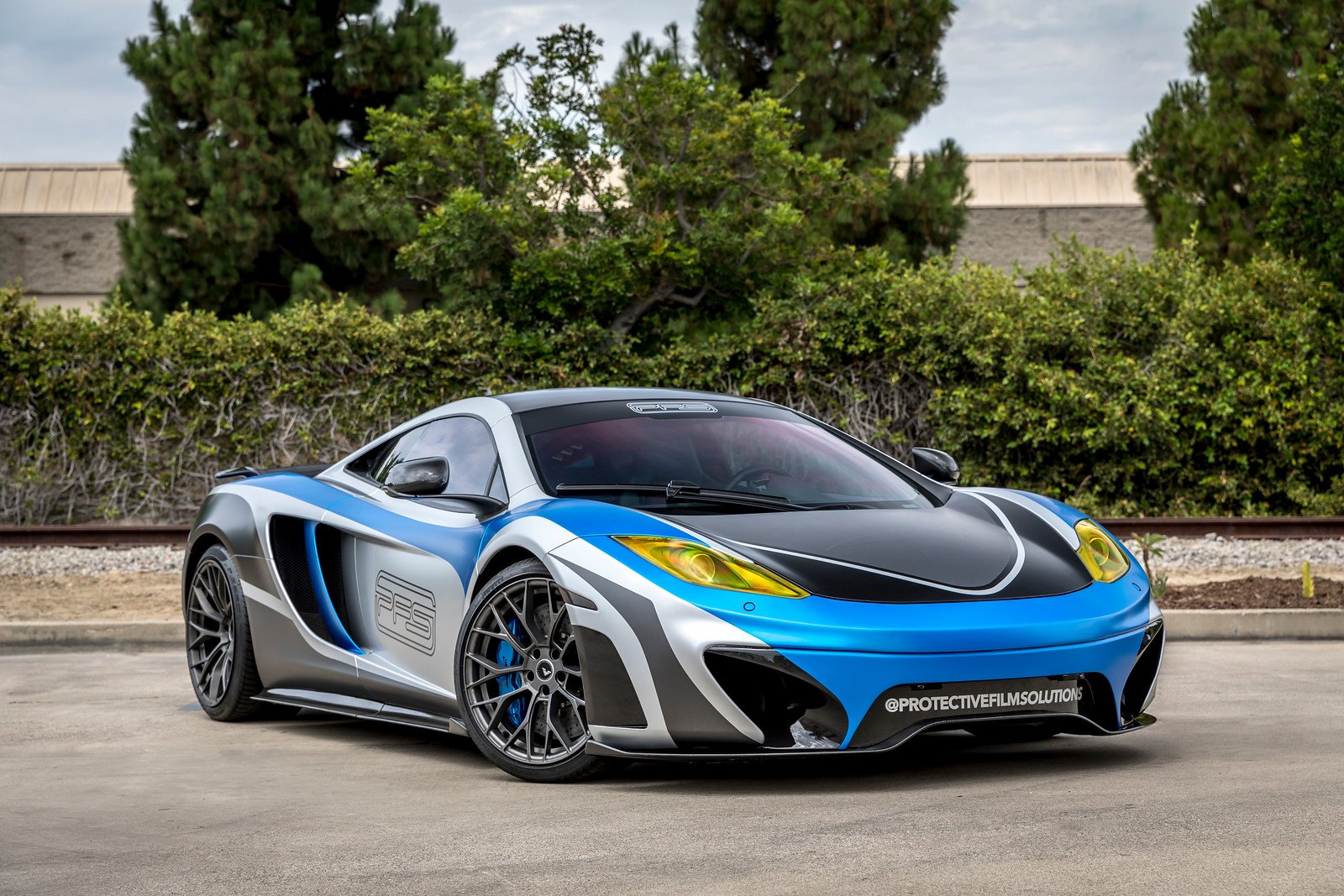 MCLAREN mp4 12c Blue