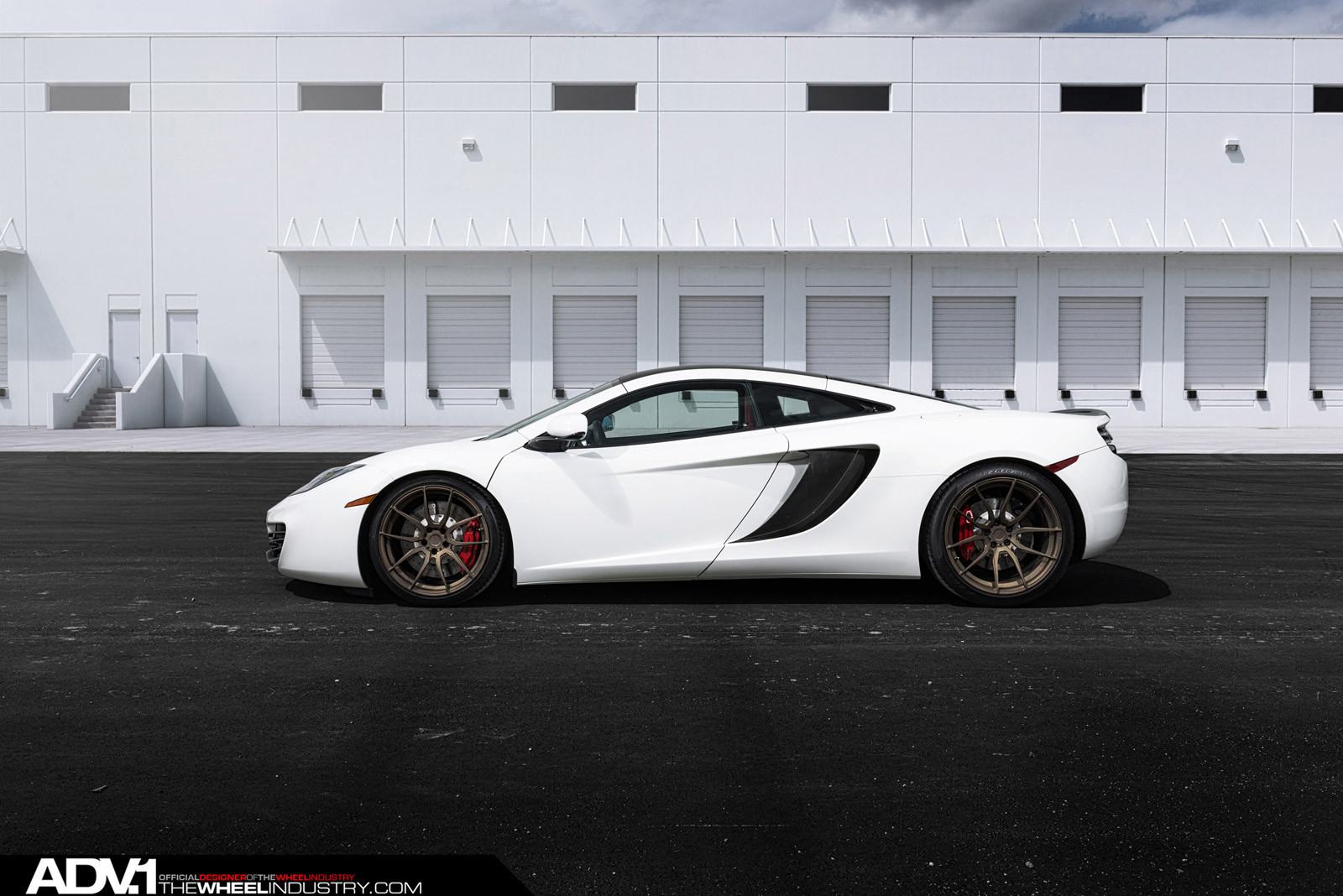 Mclaren 12c Side View in White - Photo by ADV.1