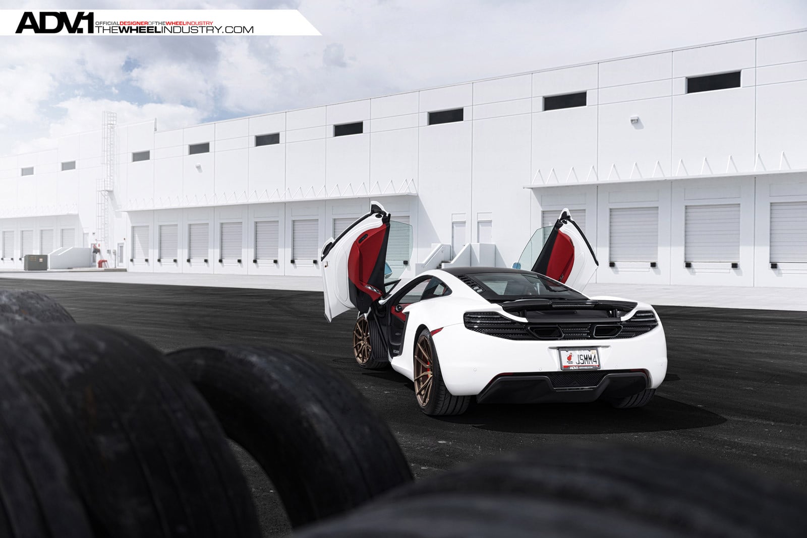 Vertical Doors on Mclaren 12c - Photo by ADV.1