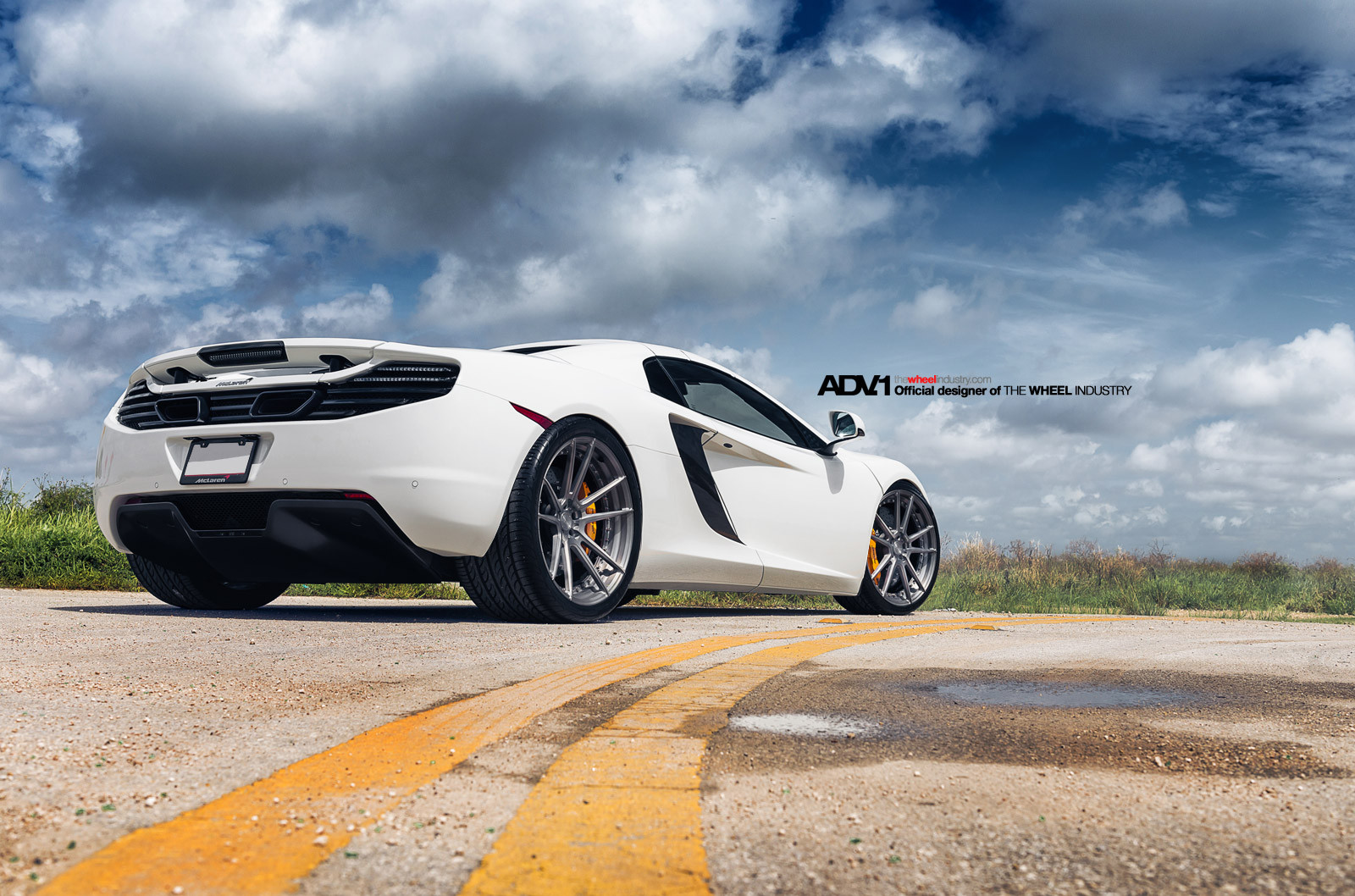 White Mclaren 12c 3/4 View - Photo by ADV.1