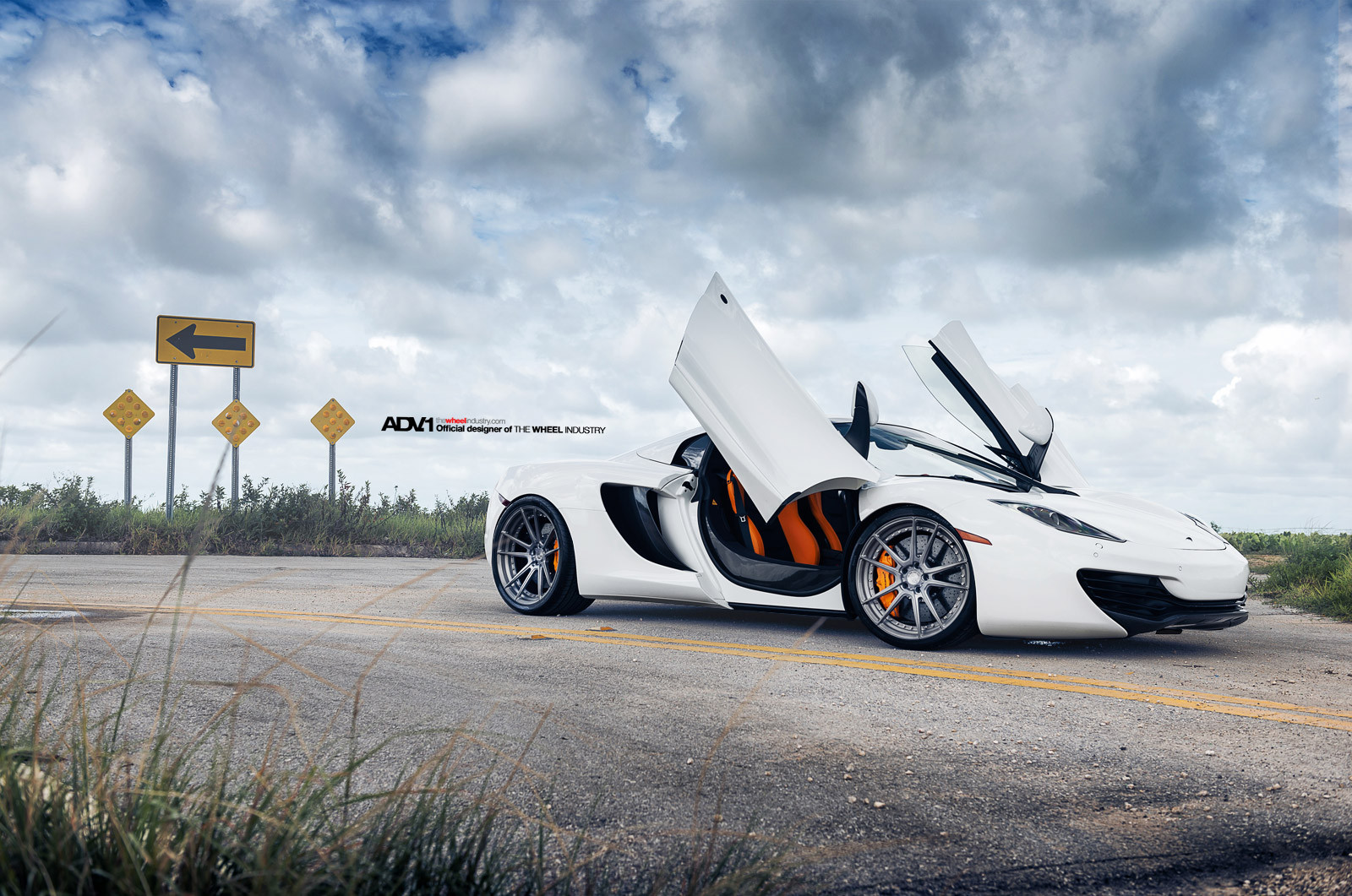 Orange Custom interior on White Mclaren 12c - Photo by ADV.1