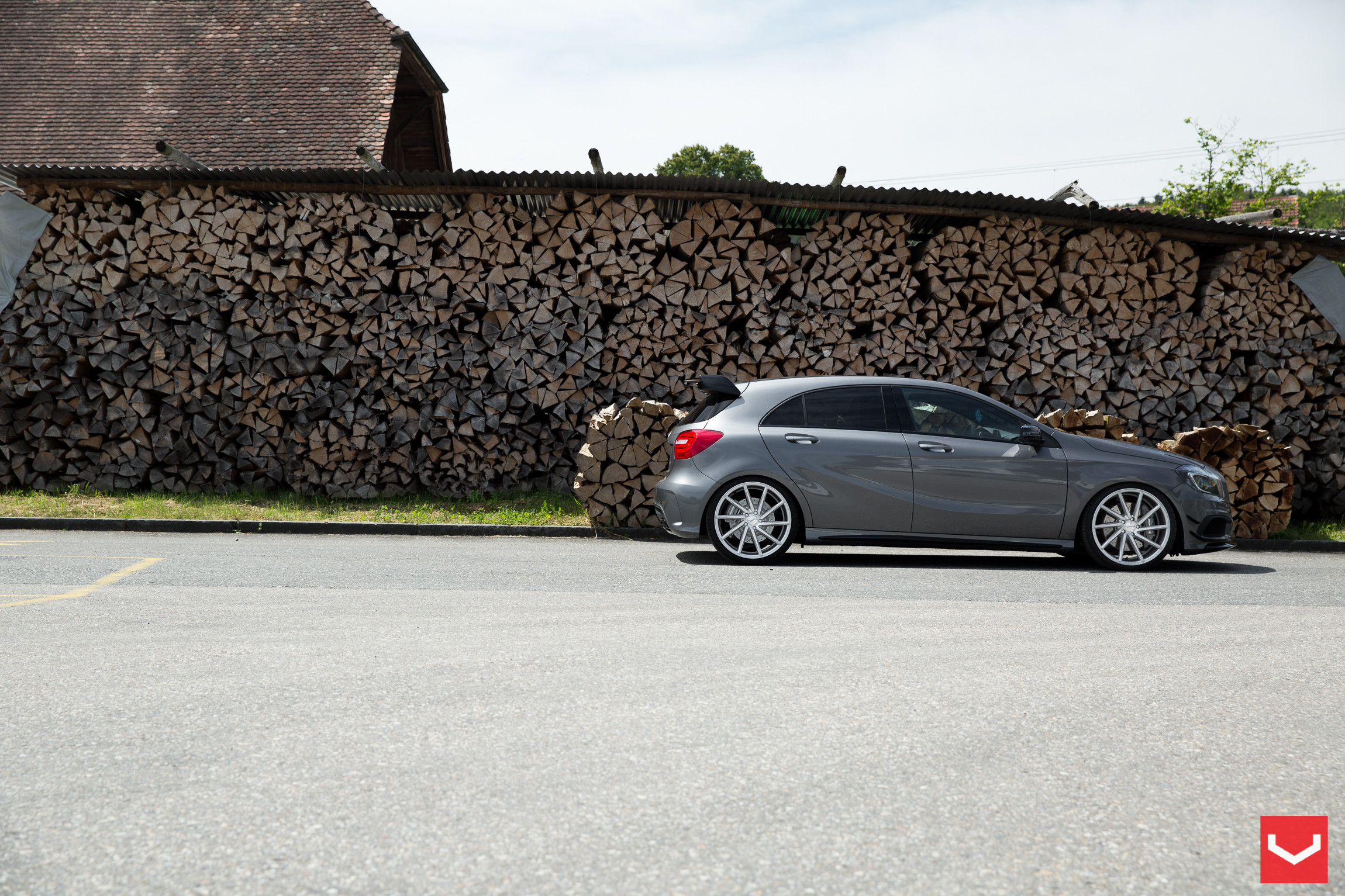 Large Roofline Spoiler on Silver Mercedes A Class - Photo by Vossen