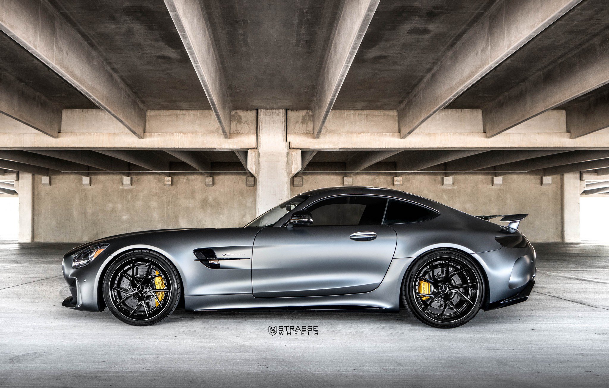 Mercedes AMG gt r Black