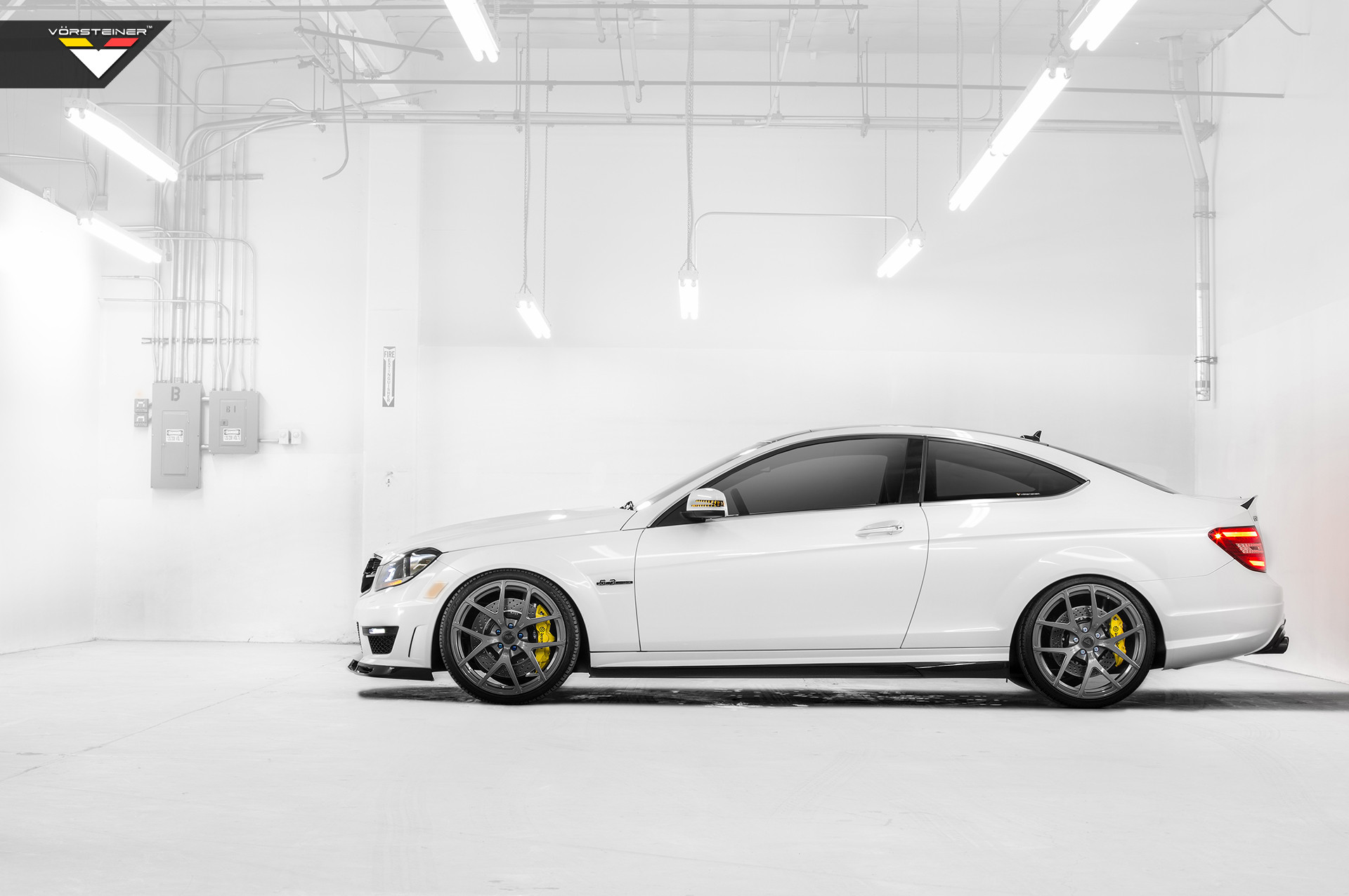 Aftermarket Side Skirts on White Mercedes C Class - Photo by Vorstiner