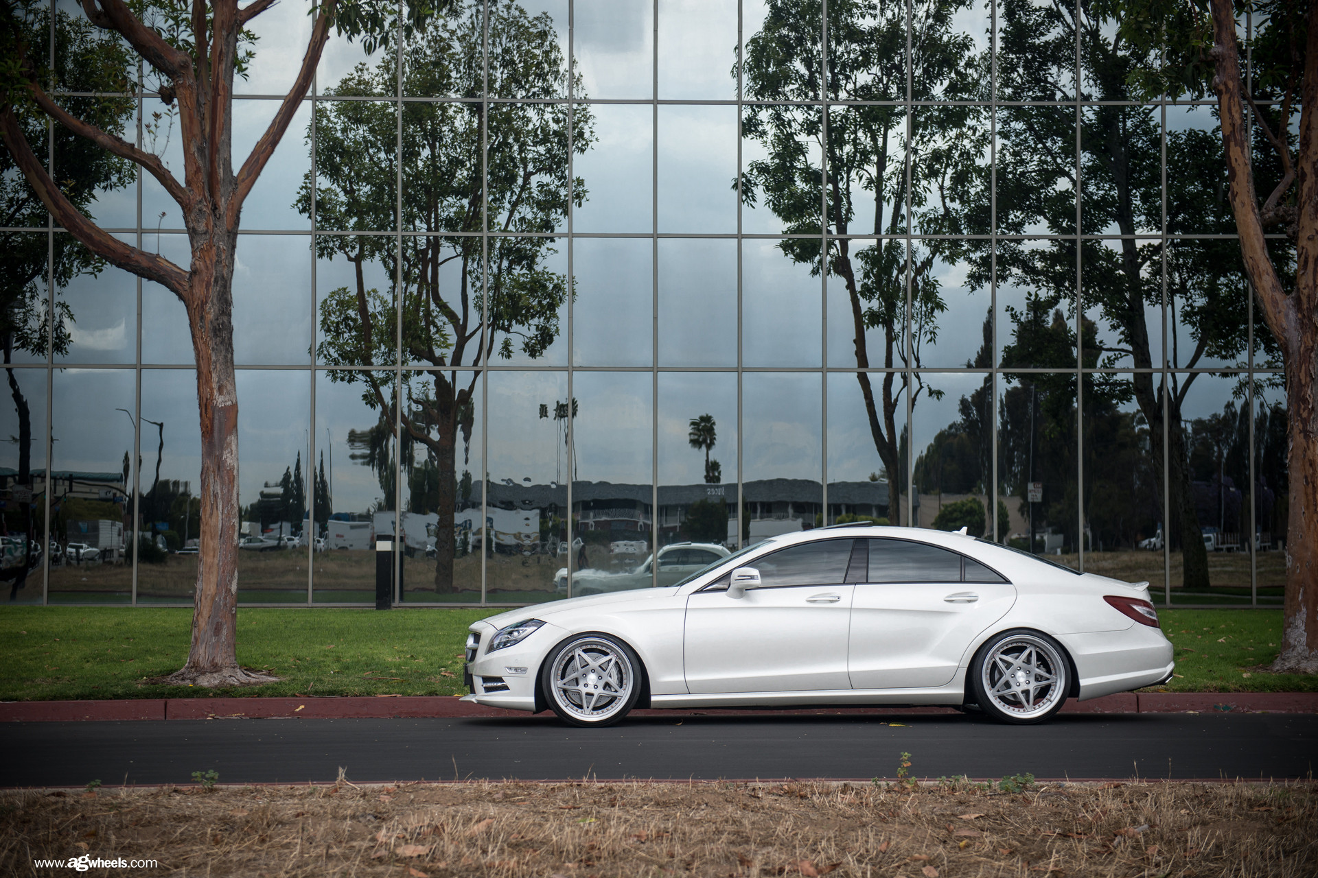 White Mercedes CLS with Chrome Avant Garde Rims - Photo by Avant Garde Wheels