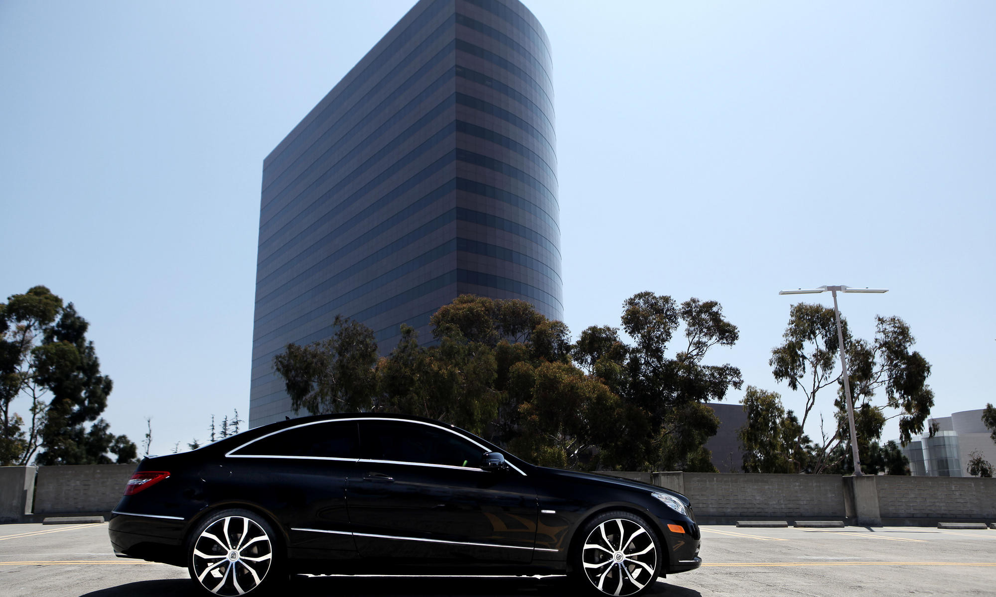 Machined and Black Lexani Wheels on Mercedes E-Class - Photo by Lexani