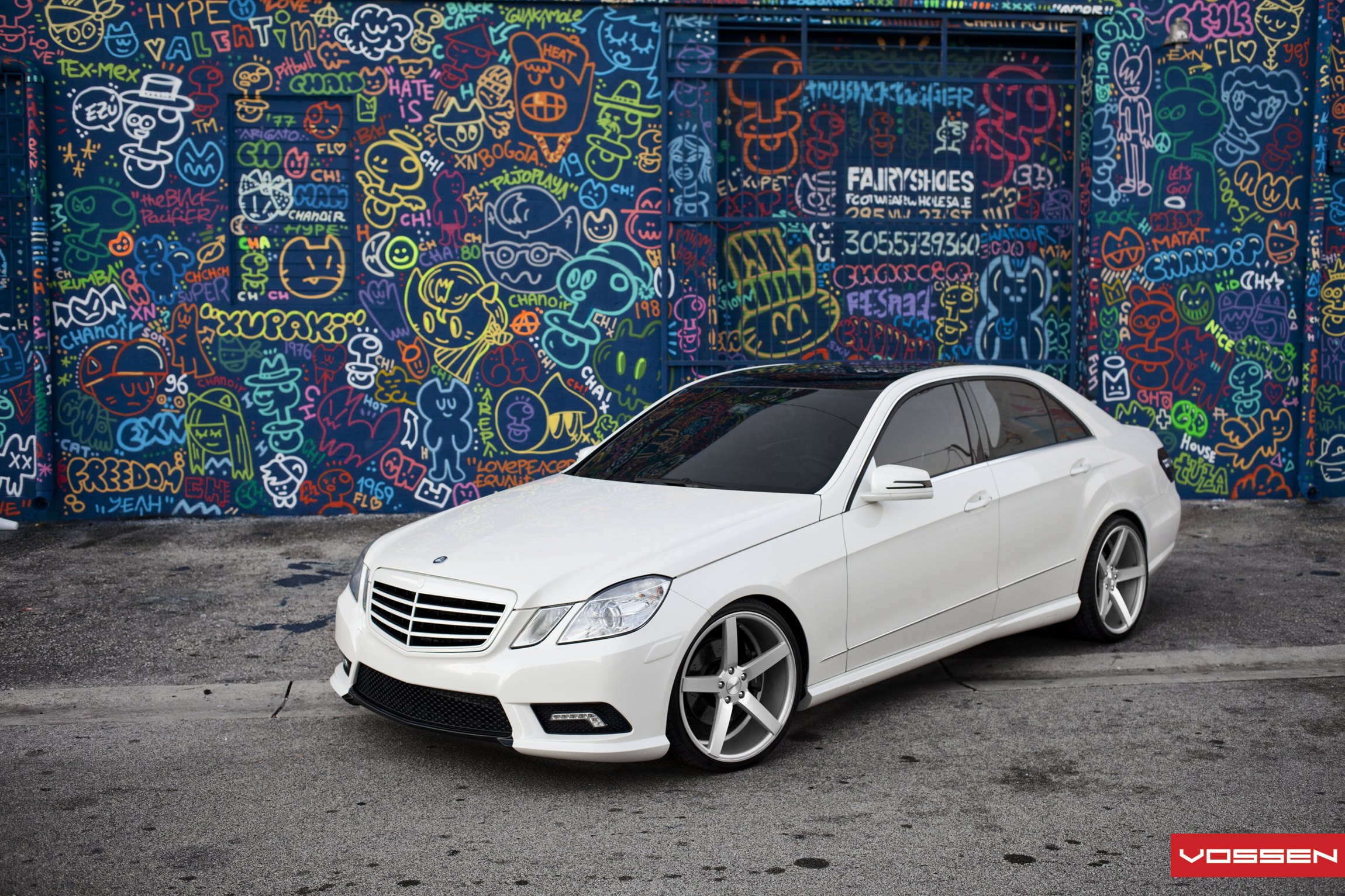 White class. Белый Мерседес w212 e200. Mercedes w212 White Tuning. Тонированный Мерседес с200 белый. Мерседес е200 белый тонированный.