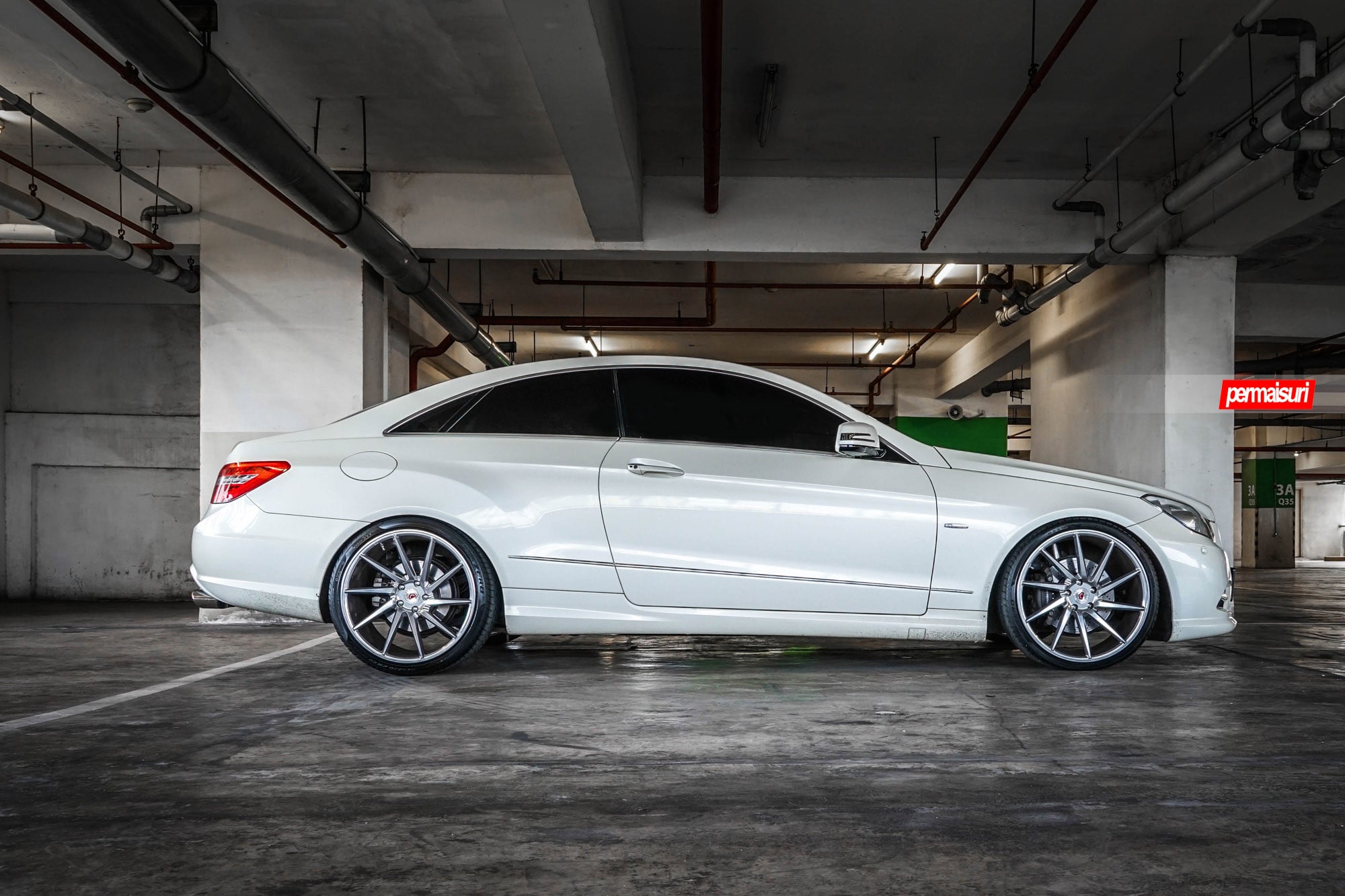 White Mercedes E Class with Custom Side Mirrors - Photo by Vossen