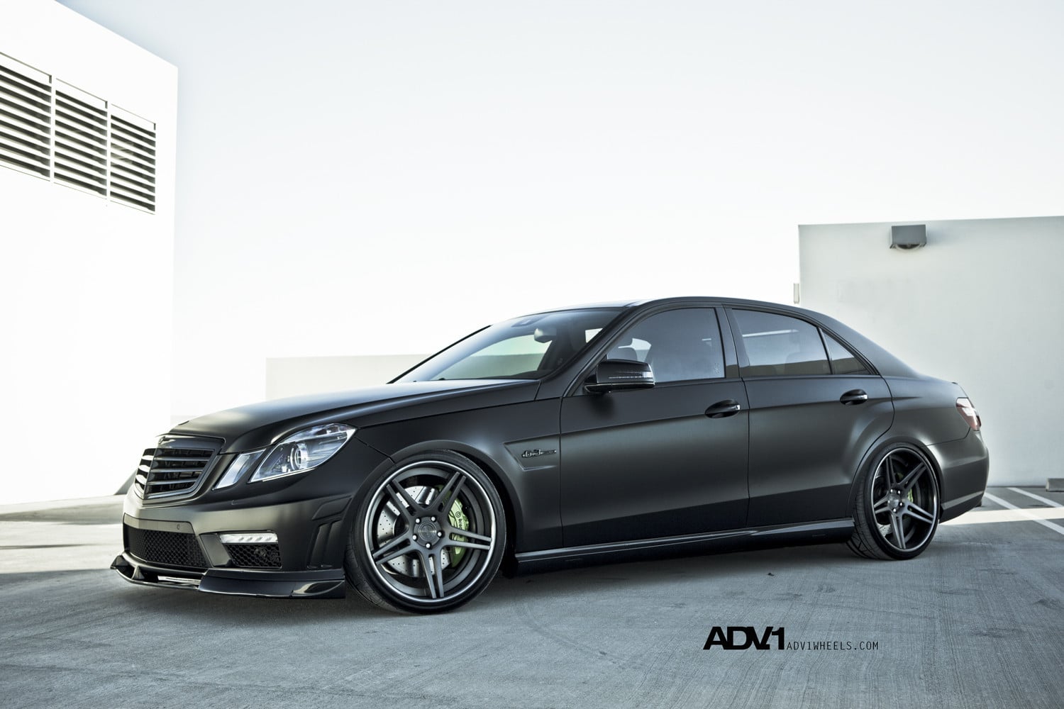 Custom Painted Brembo Rims With Graphite Wheels - Photo by ADV.1