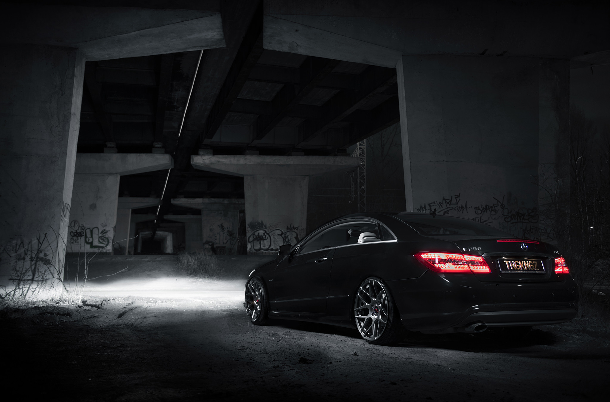 Black Mercedes E Class with Red LED Taillights - Photo by JR Wheels
