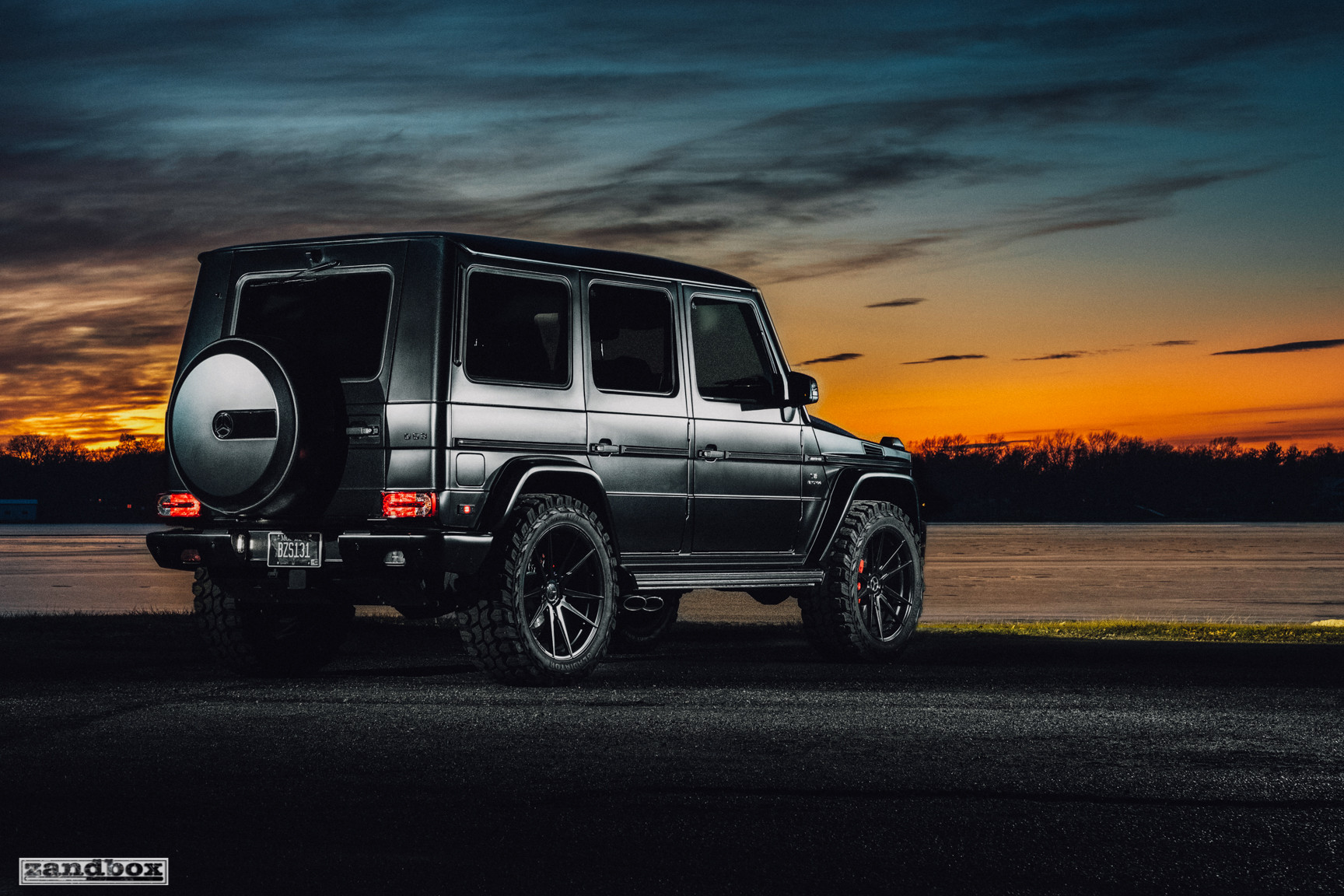 Spare Tire Kit on Black Mercedes G Class - Photo by zandbox
