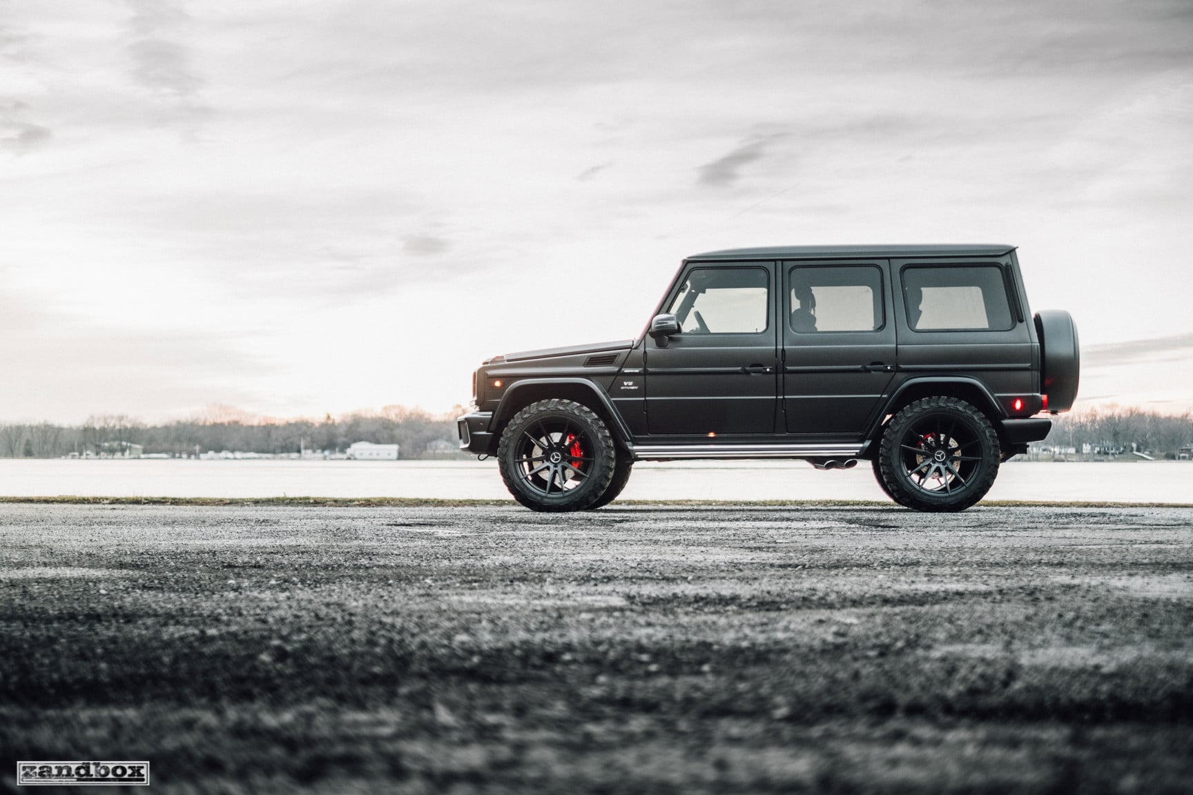 Black Mercedes G Class with Aftermarket Running Boards - Photo by zandbox