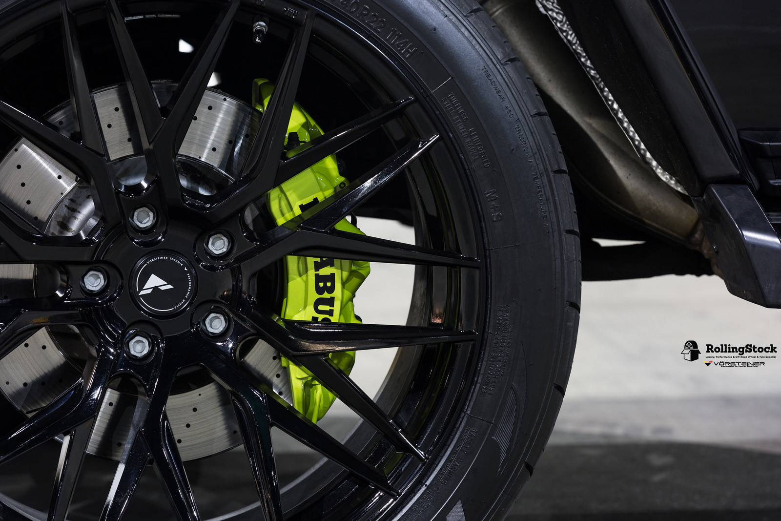Vorsteiner Rims with Green Brakes on Mercedes G Class - Photo by Vorsteiner