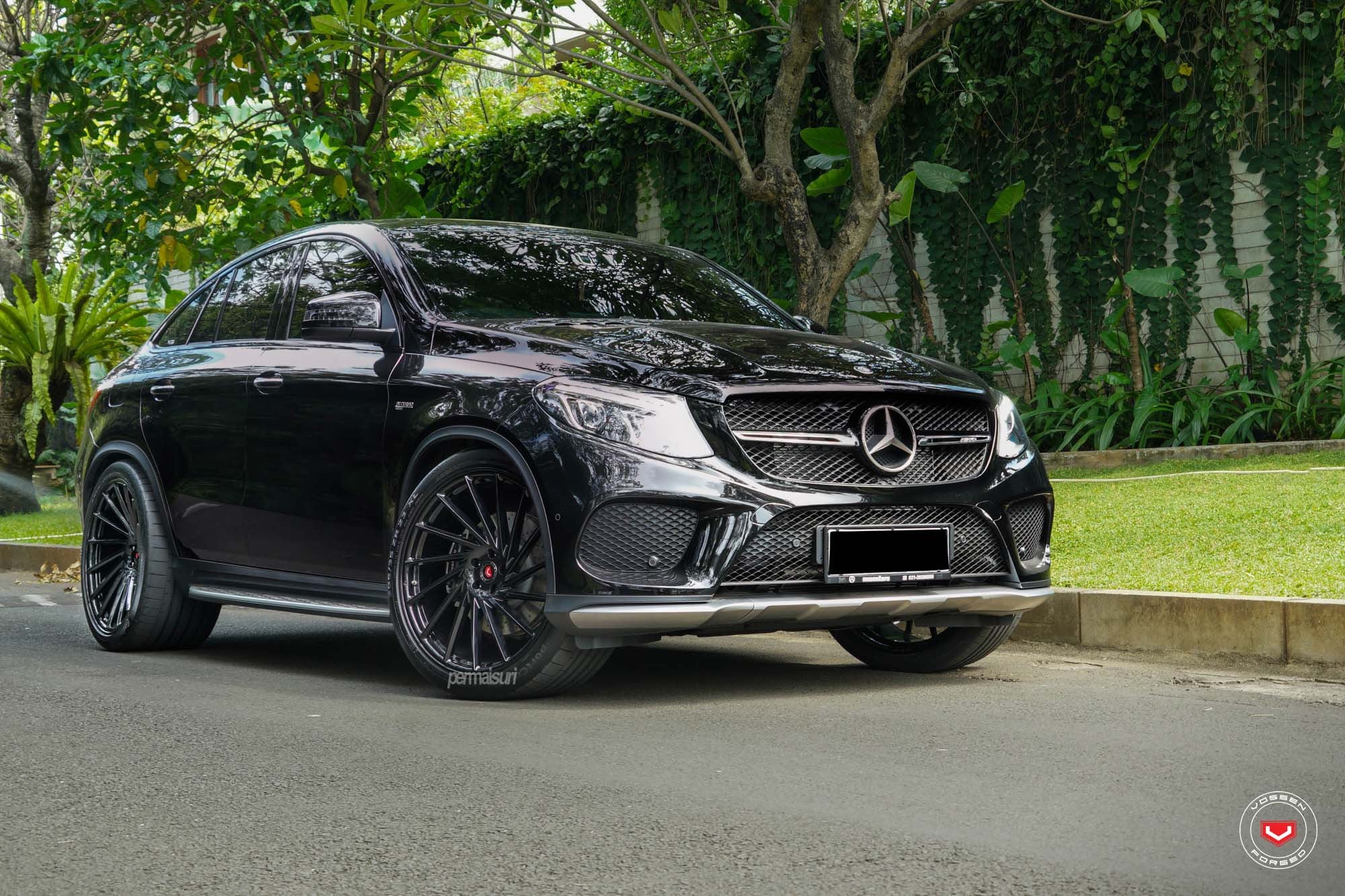 Black Mercedes GLE with Dark Smoke Headlights - Photo by Vossen