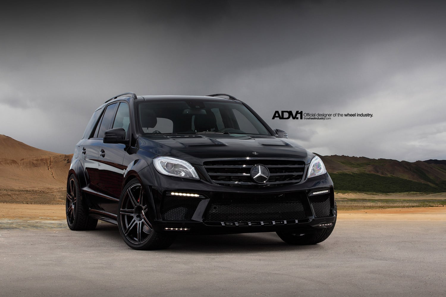 Blackout Mercedes M-Class - Photo by ADV.1
