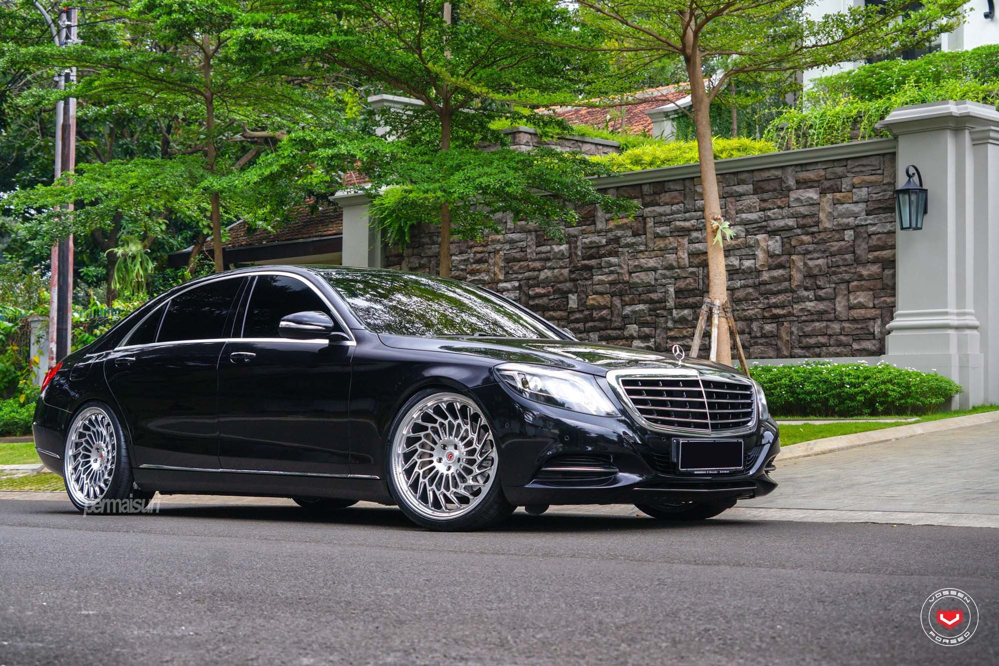 Chrome Billet Grille on Black Mercedes S Class - Photo by Vossen