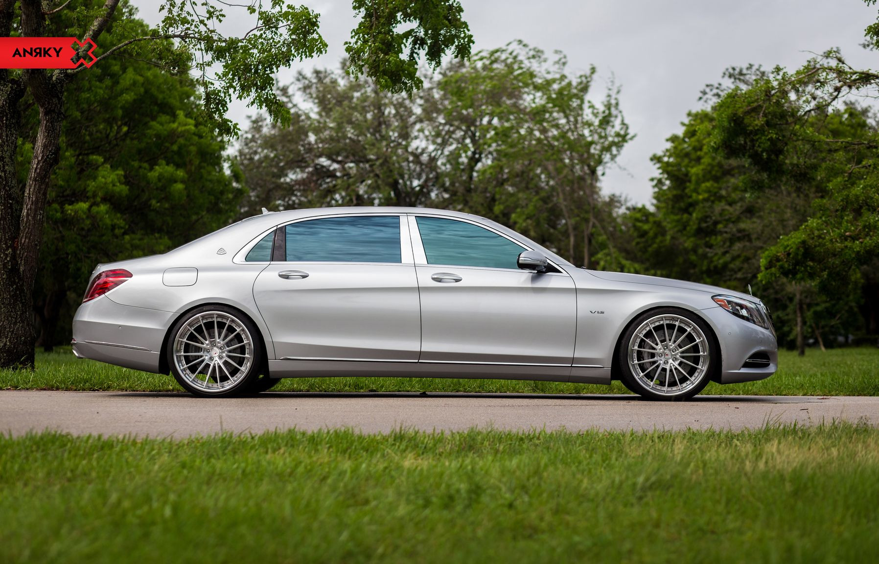 Aftermarket Side Skirts on Silver Mercedes S Class - Photo by Anrky Wheels