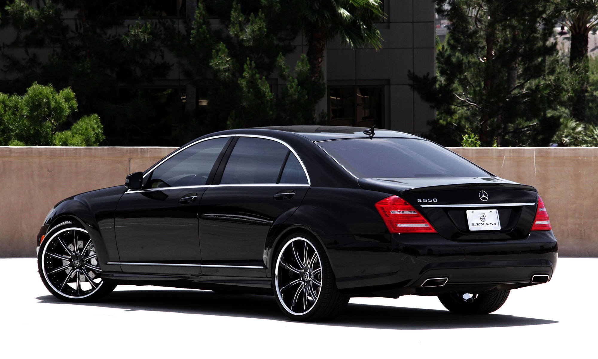 Rear Diffuser with Single Exhaust Tips on Mercedes S-Class - Photo by Lexani