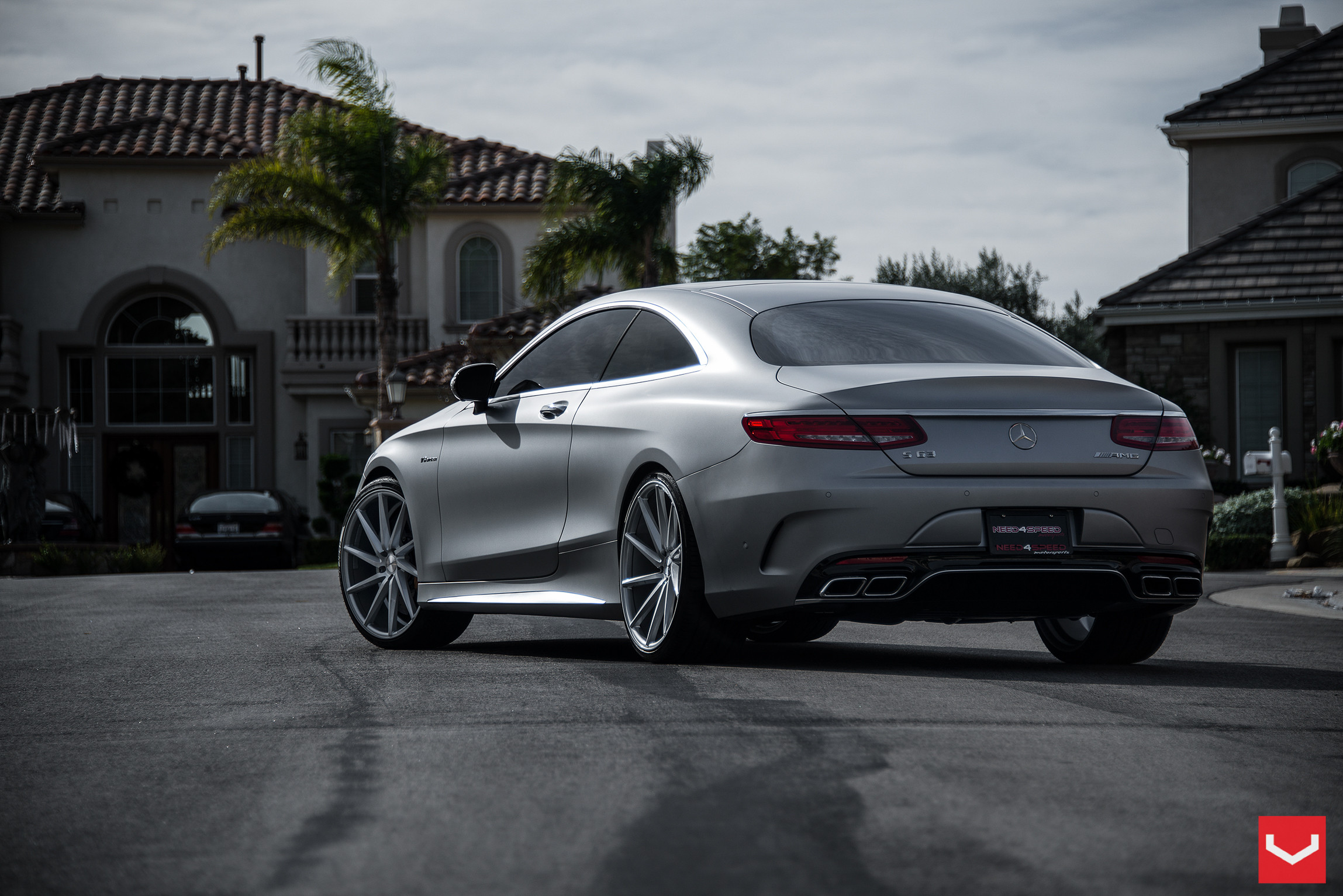 Rear Diffuser with Dual Exhaust Tips on Mercedes S Class - Photo by Vossen