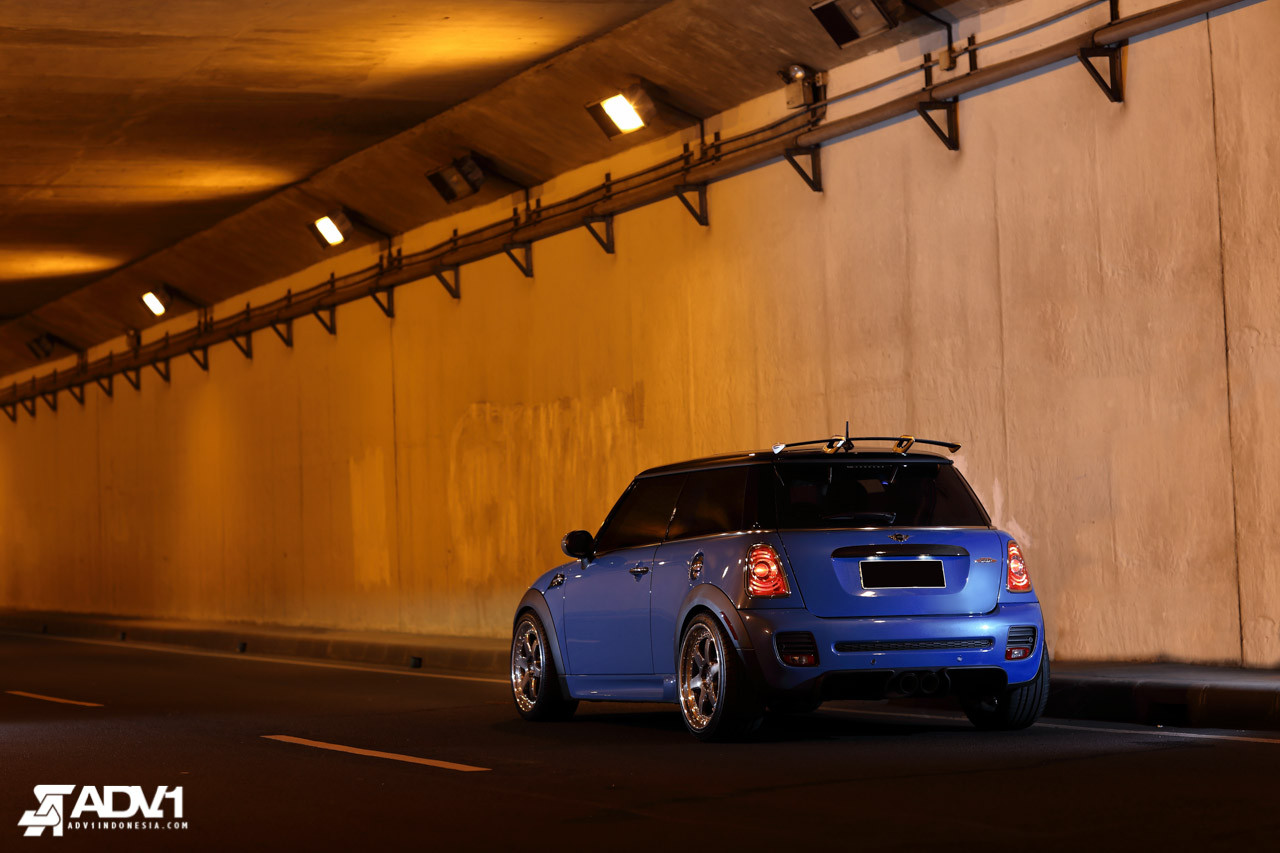Custom Roofline Spoiler on Blue Mini Cooper - Photo by ADV.1