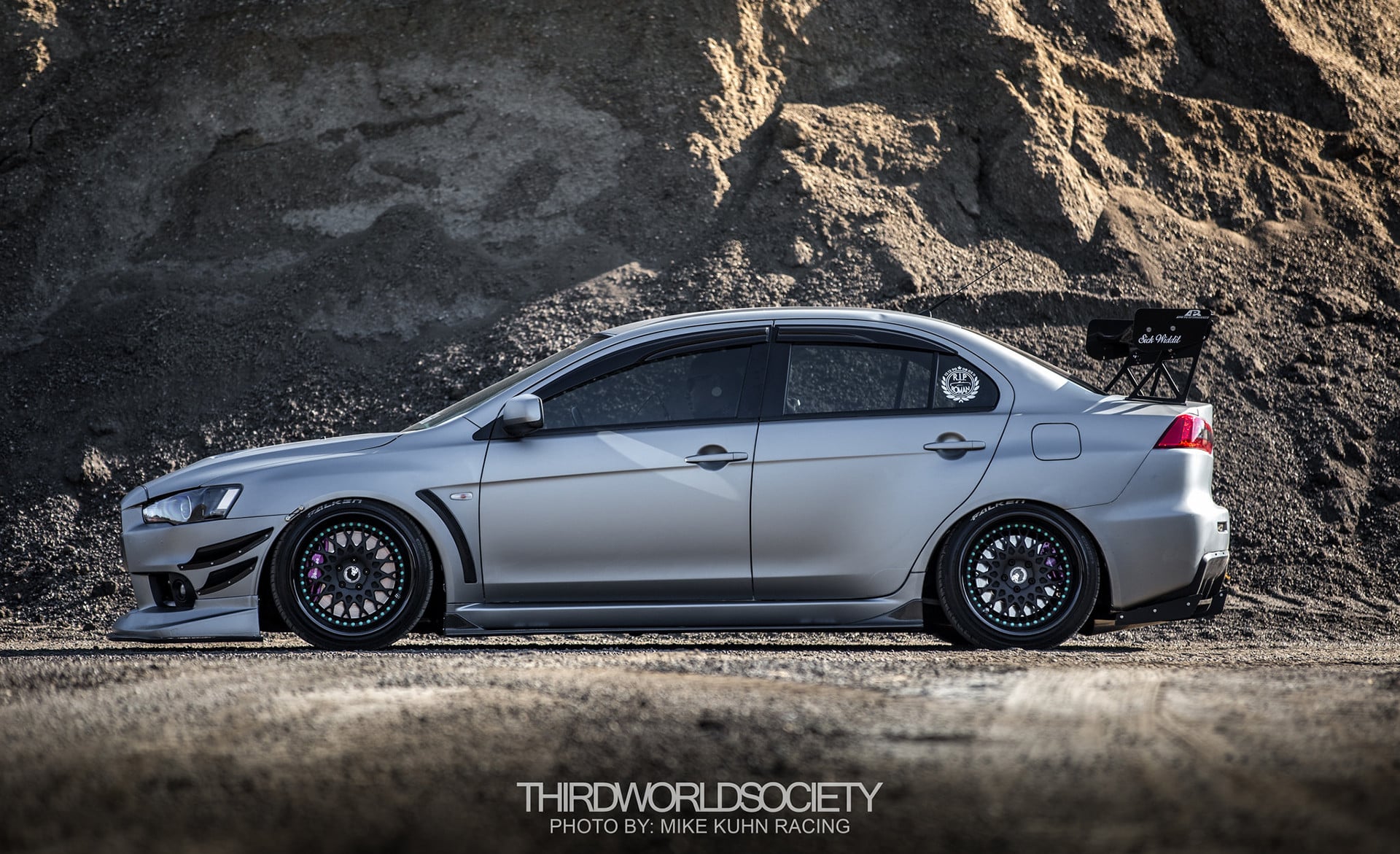 Mitsubishi Lancer EVO Racing Wing Spoiler - Photo by Avant Garde