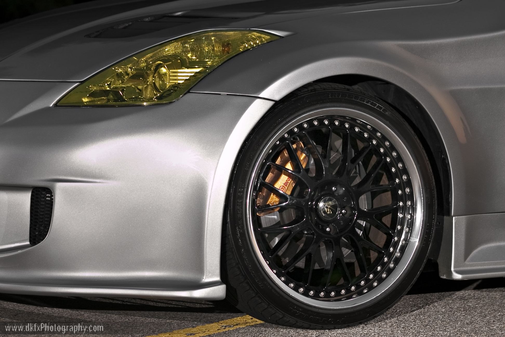 Stylish Cheetah: Gray Nissan 3350Z with Yellow Headlights