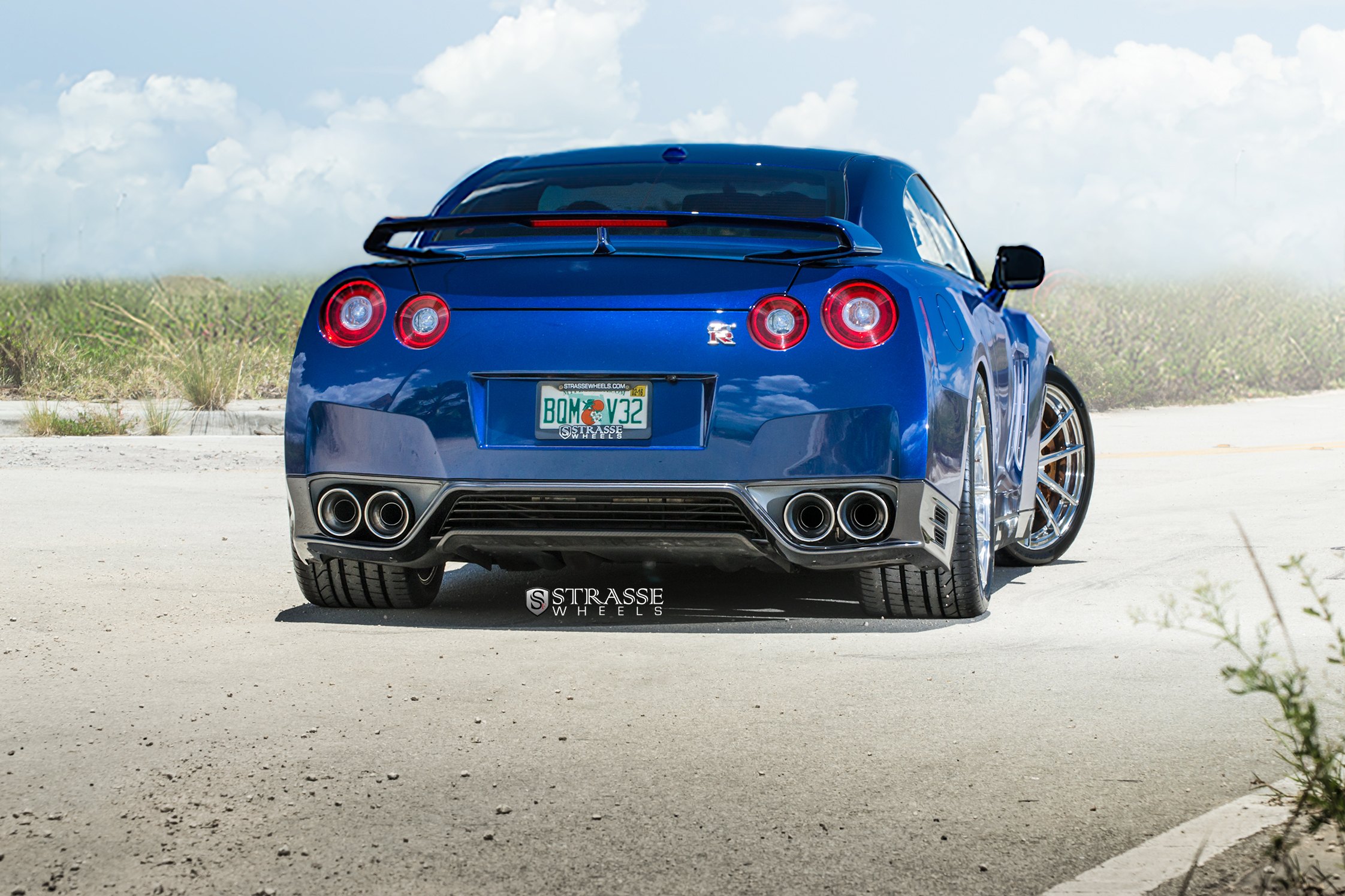 Nissan gt r r35 Rear