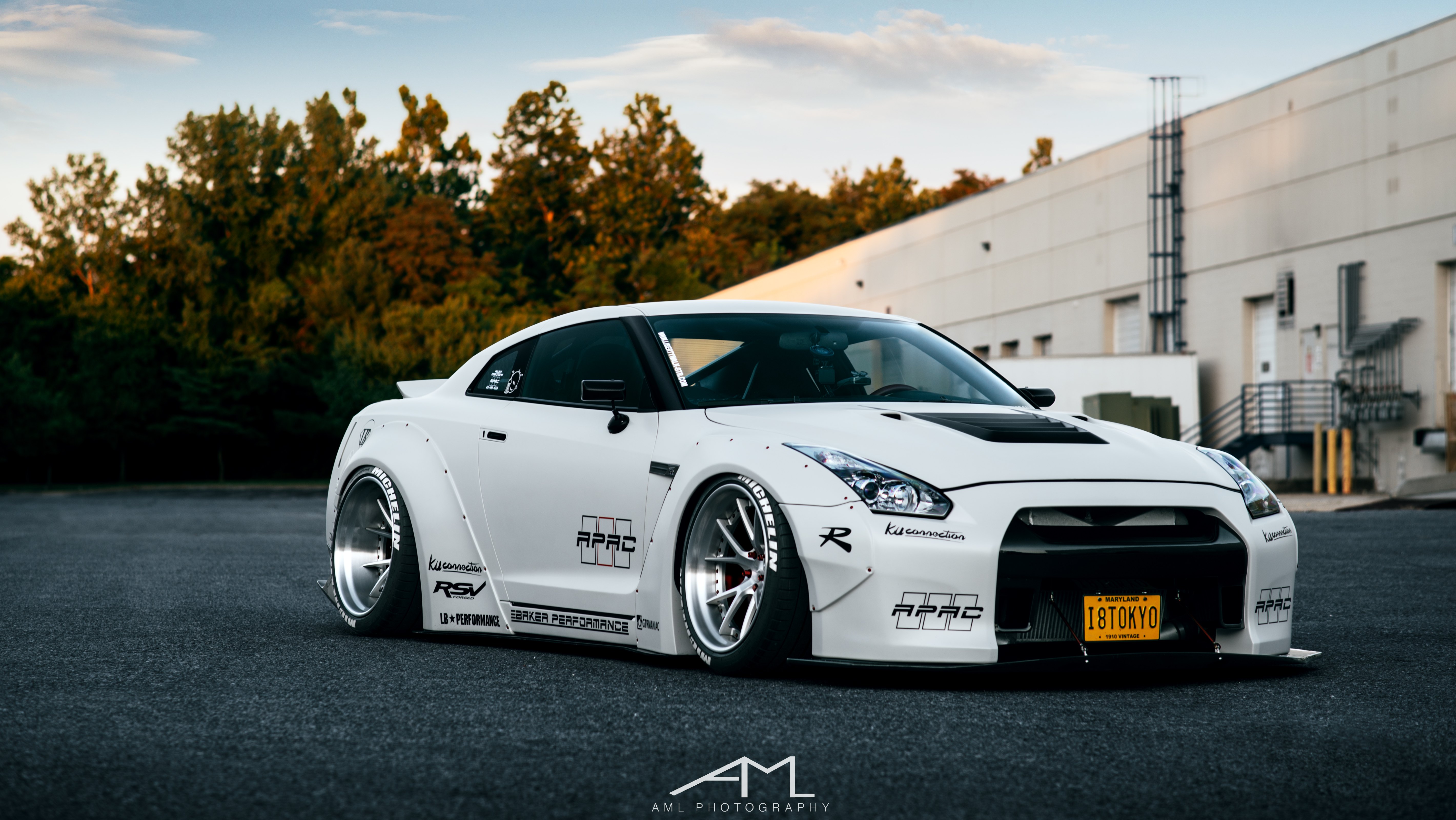 Gtr 4. Nissan GTR r35 White Tuning. Nissan GTR r35 4к. Nissan GTR r35 Liberty walk белый. Ниссан ГТР Либерти волк-4.