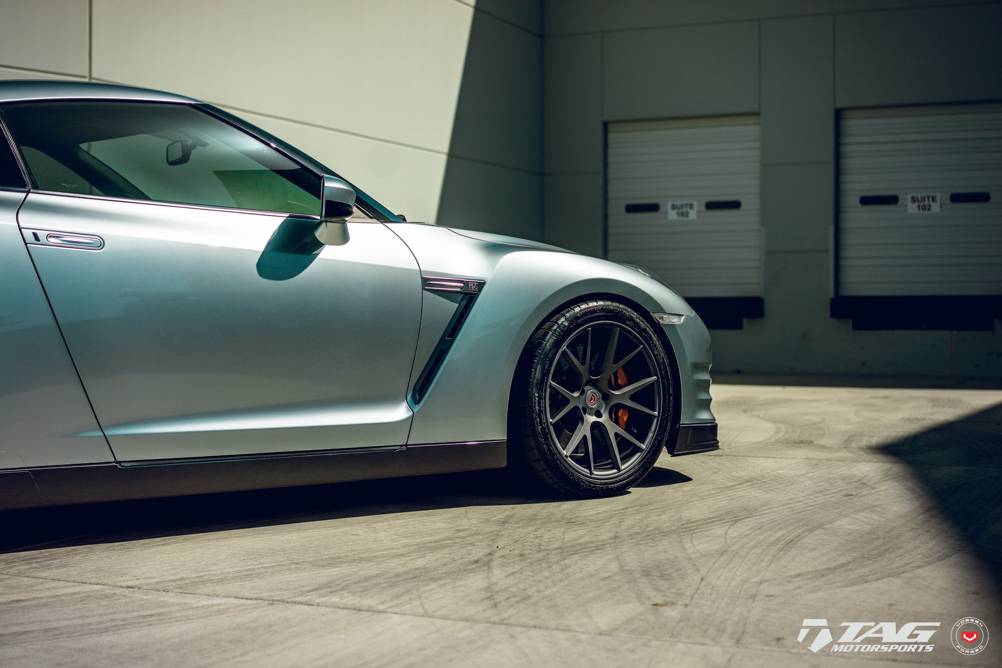 The Impeccable Godzilla: Silver Nissan GT-R Boasts Custom