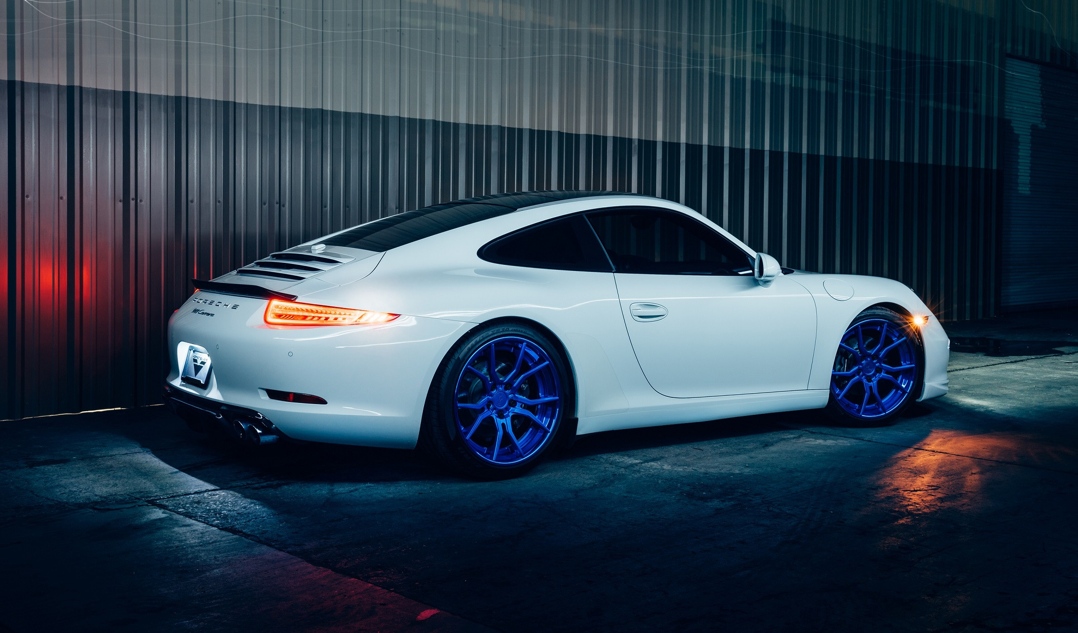 Window Louvers on White Porsche 911 - Photo by Niche