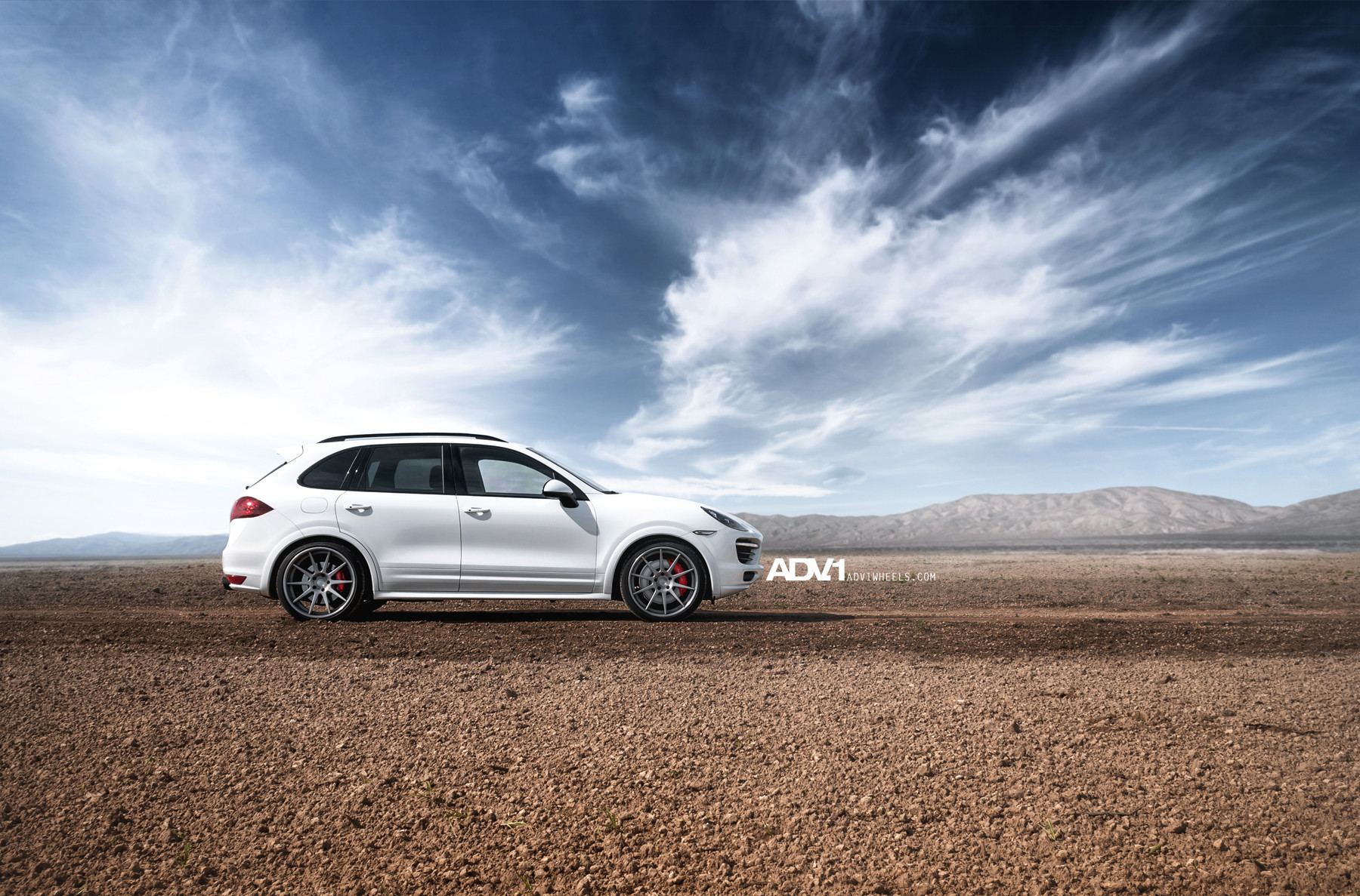 Aftermarket Side Skirts on White Porsche Cayenne - Photo by ADV.1