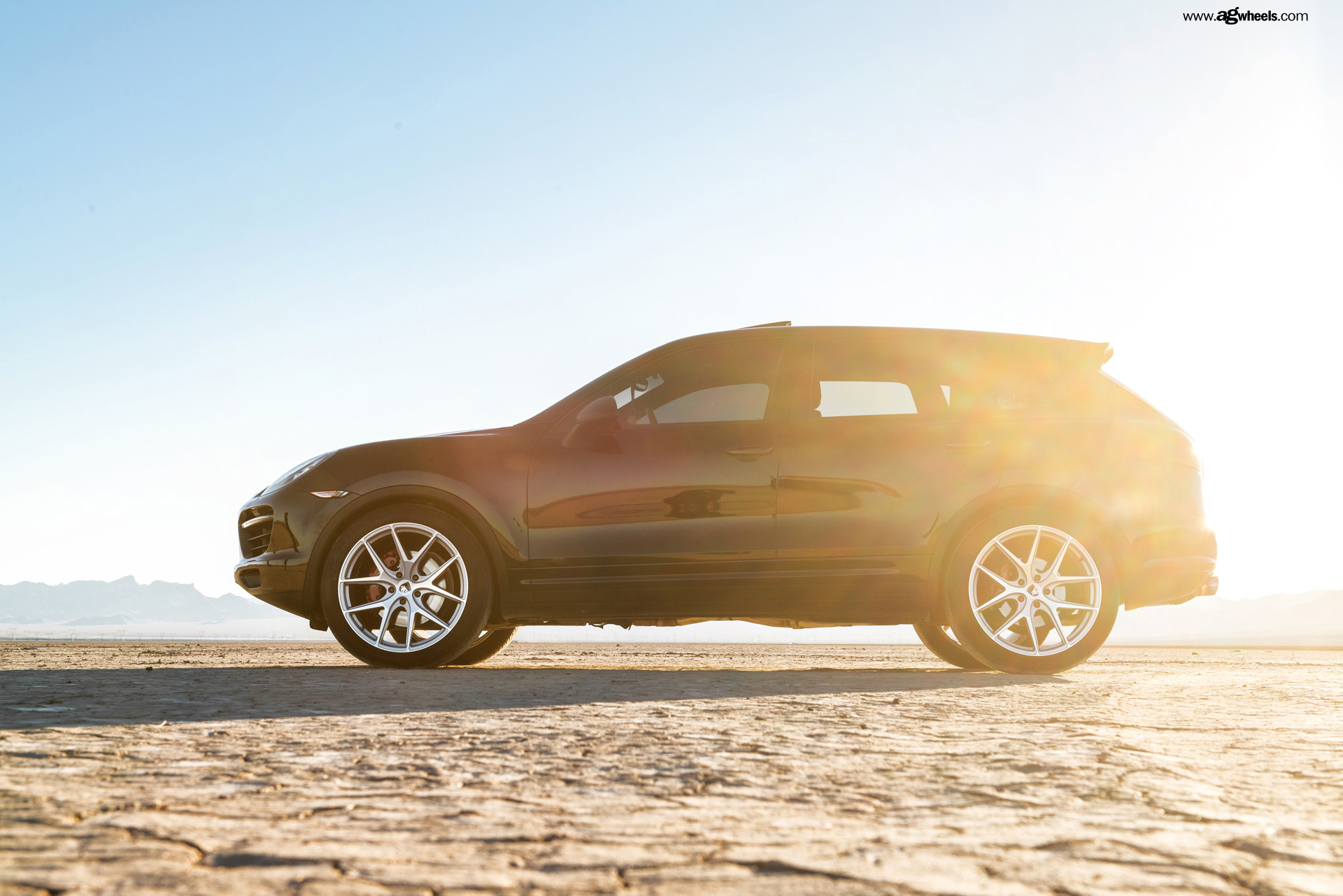 Porsche Cayenne in the Desert - Photo by Avant Garde