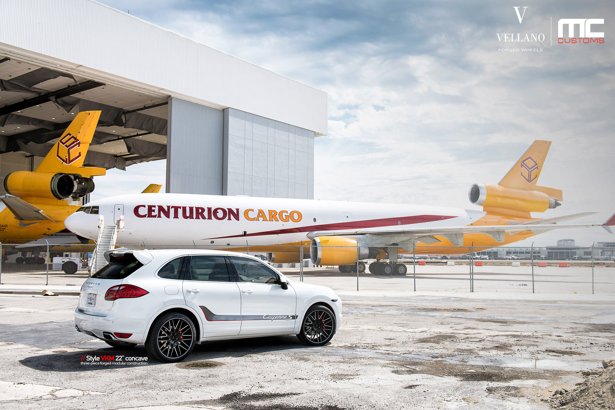 22 Inch Vellano Wheels on White Porsche Cayenne - Photo by Vellano