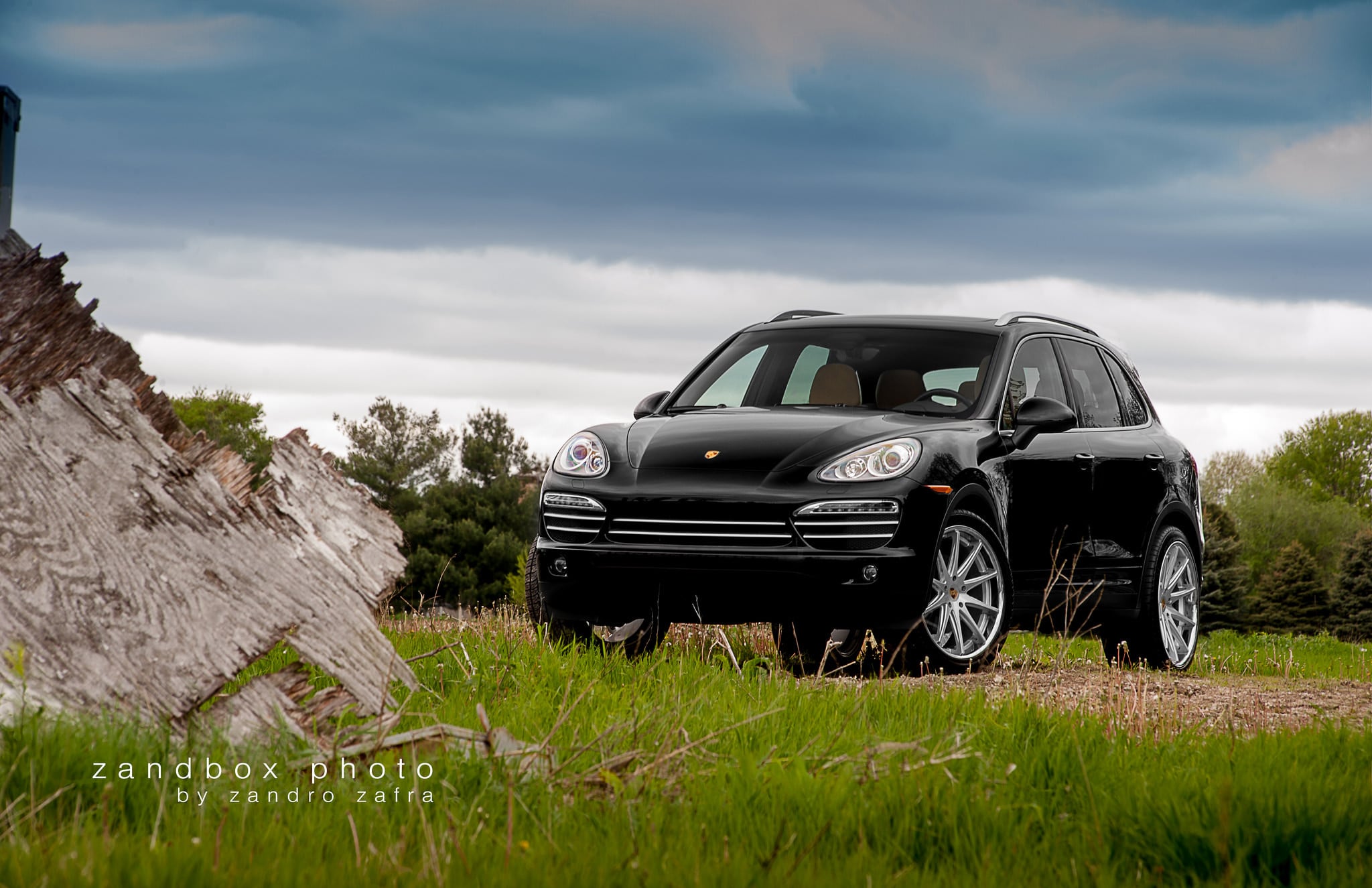 Crystal Clear Headlights on Black Porsche Cayenne - Photo by zandbox