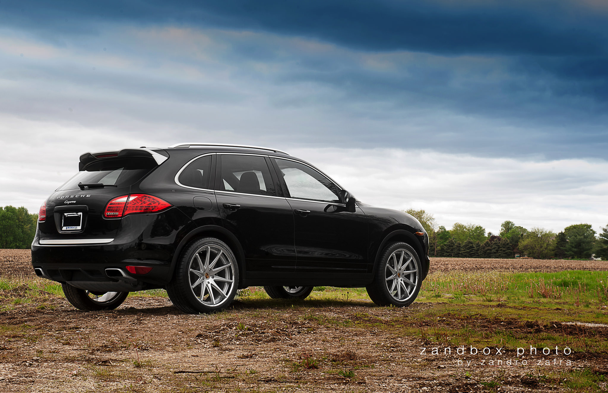 Roofline Spoiler with Light on Black Porsche Cayenne - Photo by zandbox