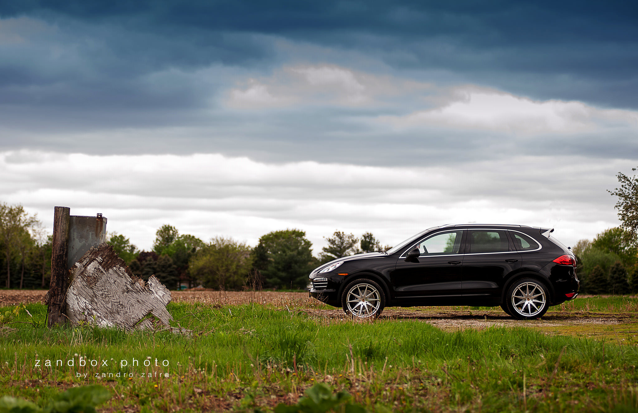 Black Porsche Cayenne with Custom Chrome Wheels - Photo by zandbox