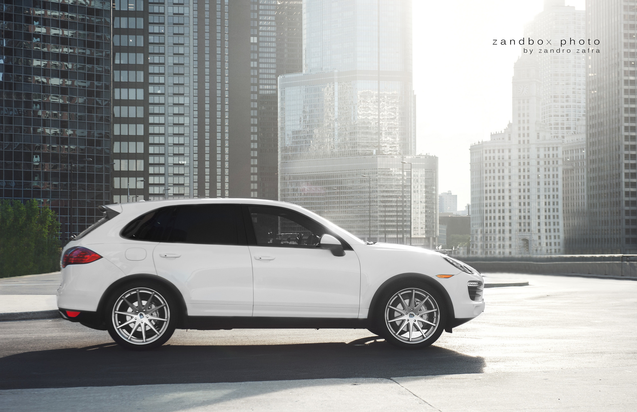 Aftermarket Side Skirts on White Porsche Cayenne - Photo by zandbox