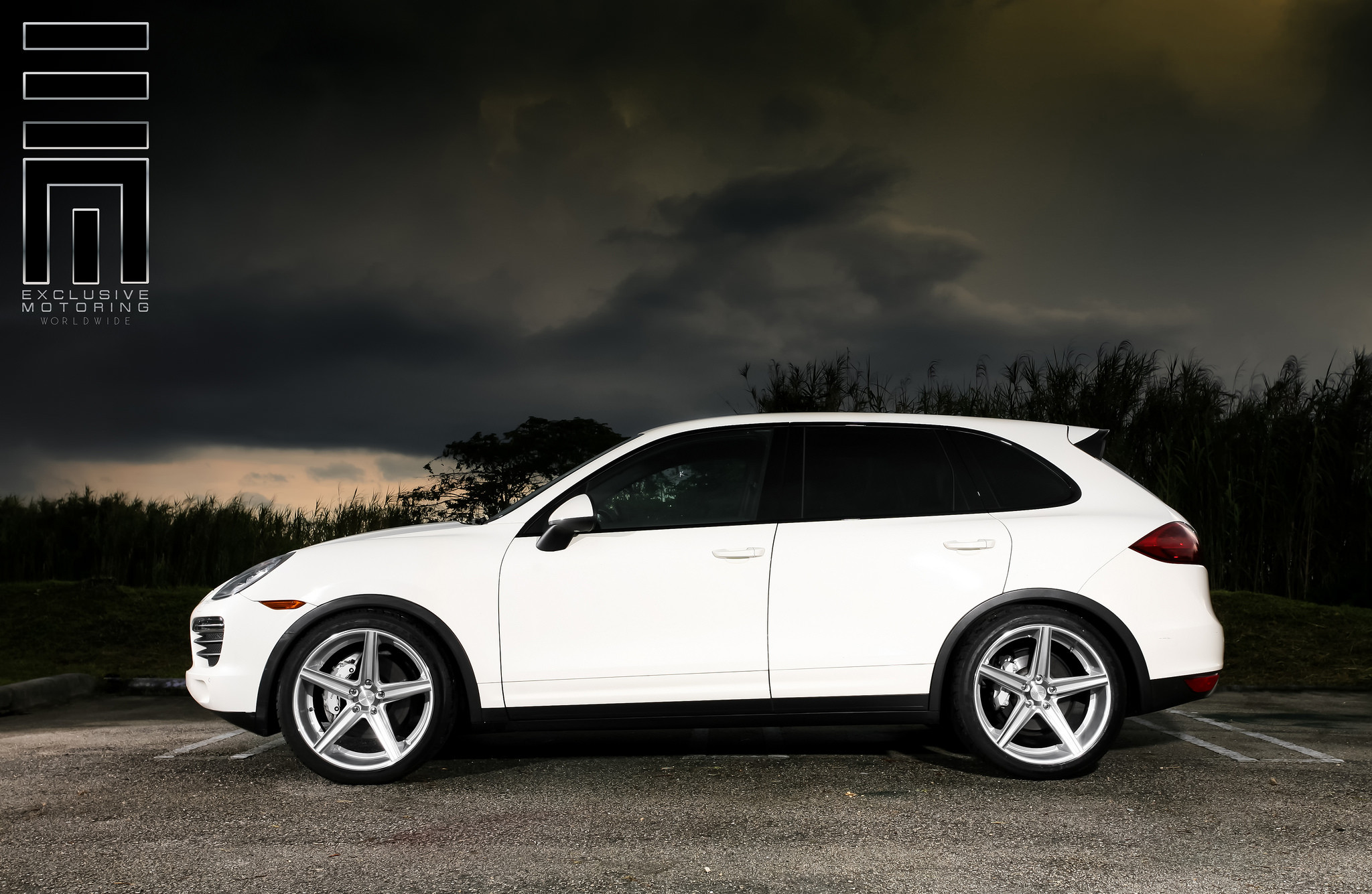 Porsche Cayenne With Aftermarket Rims - Photo by Exclusive Motoring