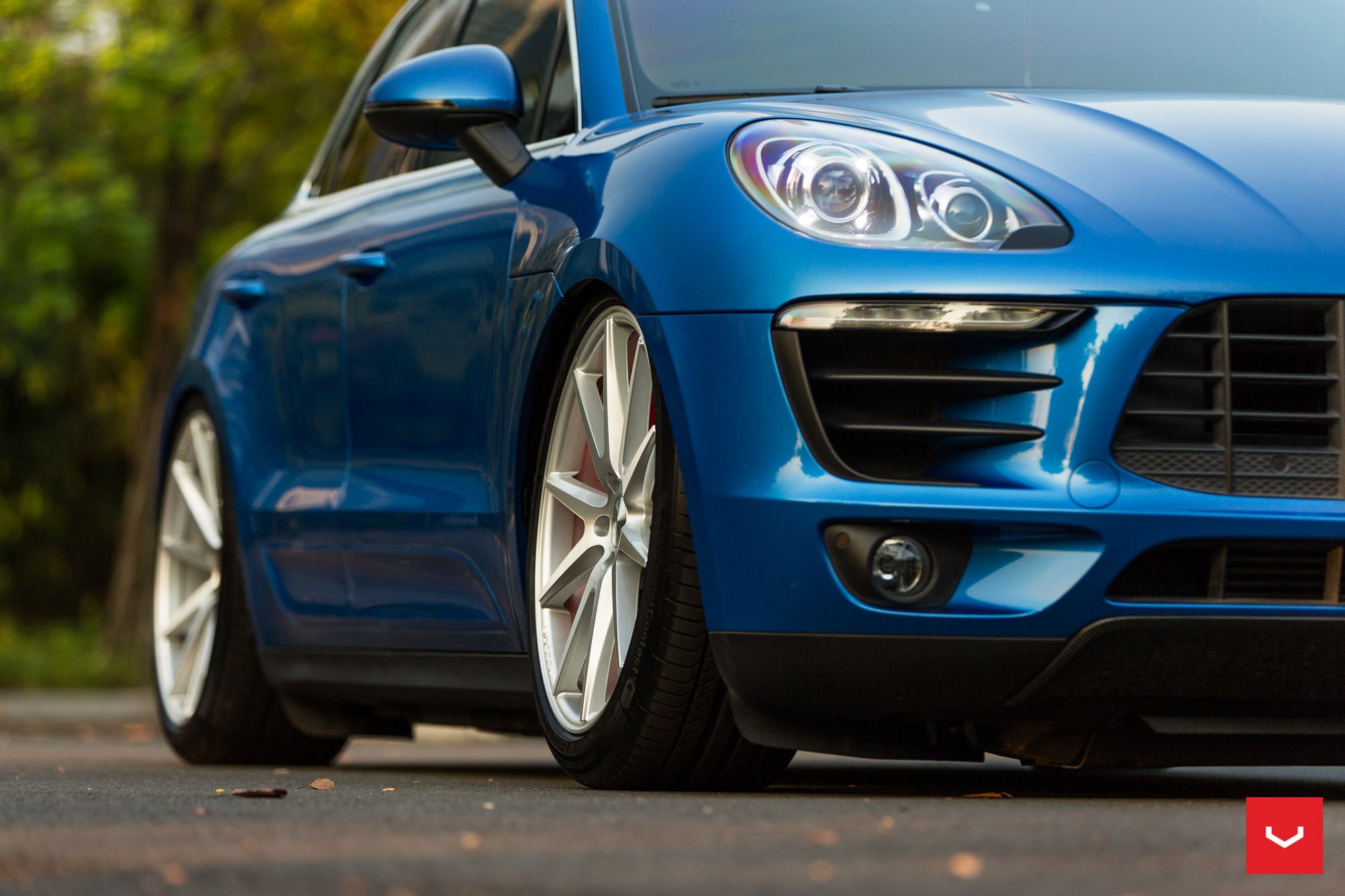 Porsche Macan on Air Suspension - Photo by Vossen