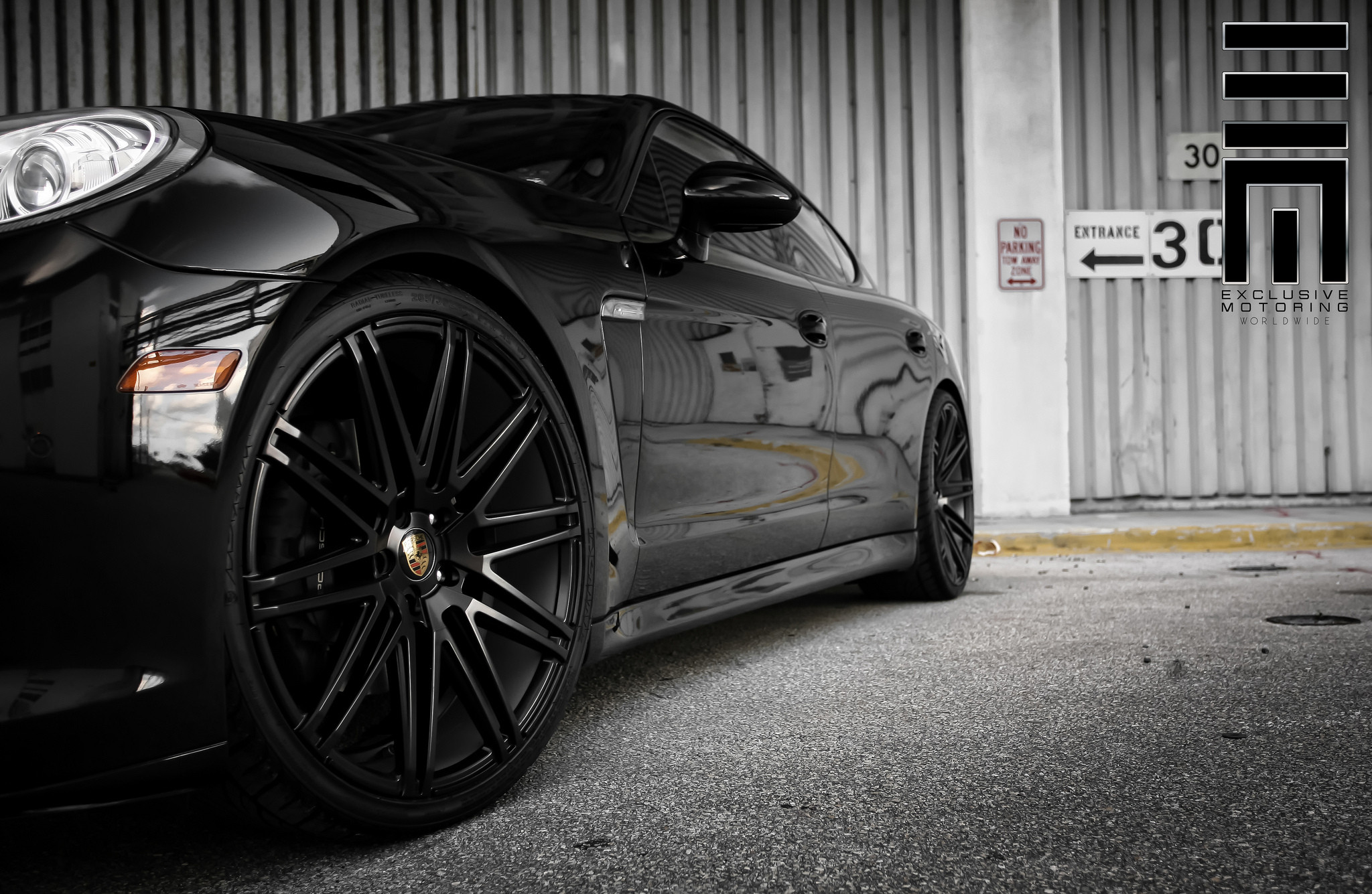 Porsche Panamera With Aftermarket Rims - Photo by Vossen