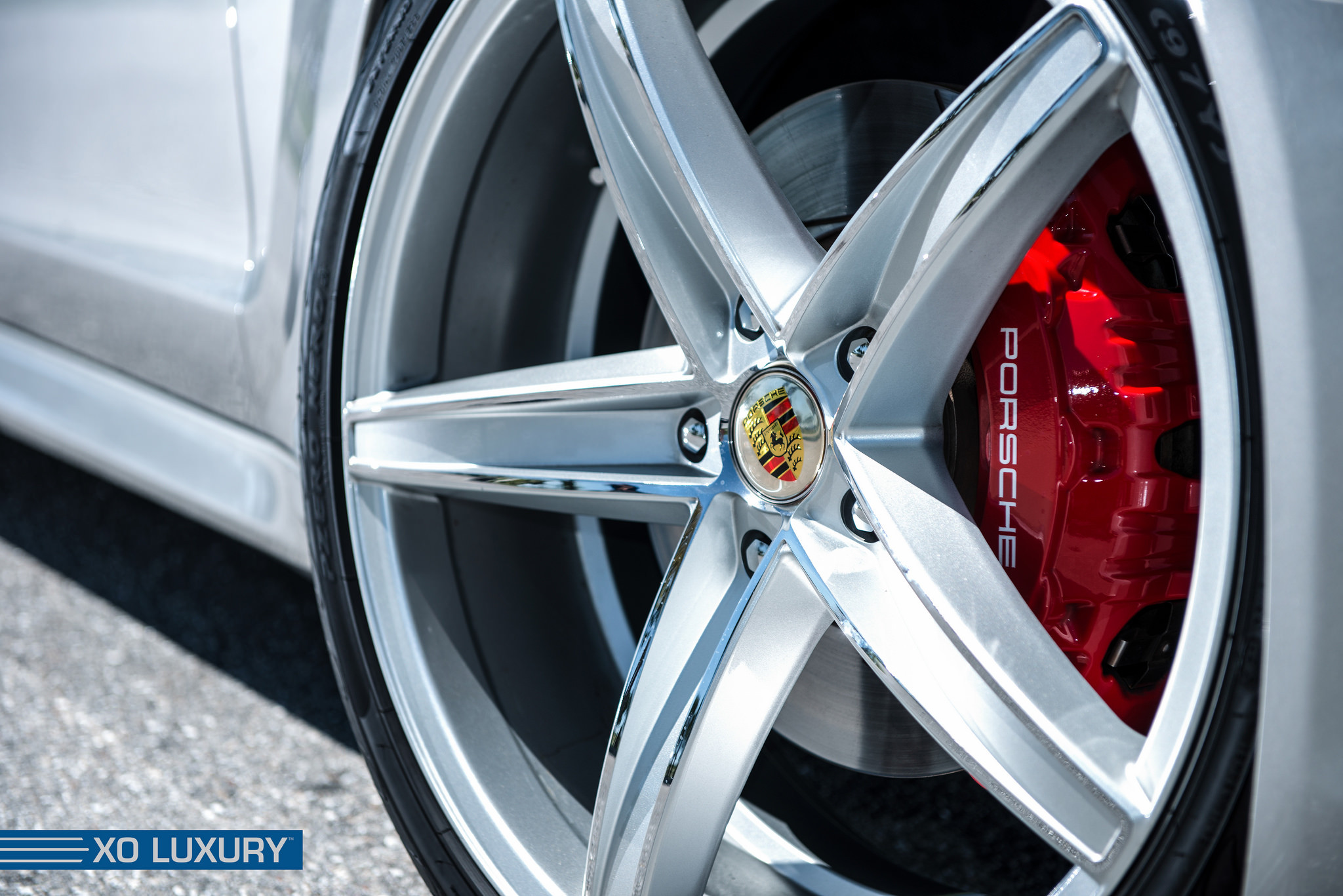XO Luxury St. Thomas Wheels With Chrome Accents - Photo by XO Luxury