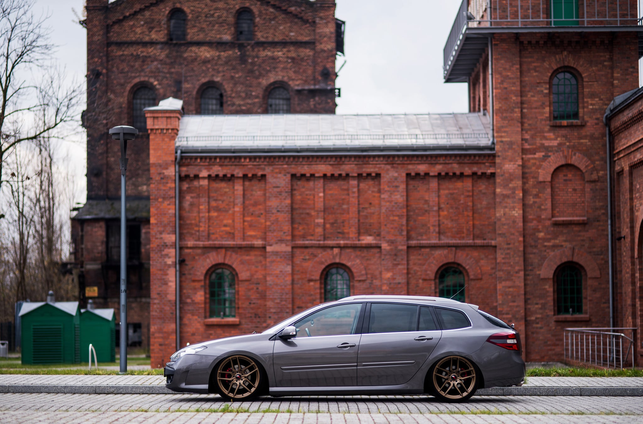 Custom Gray Renault Laguna Side Skirts - Photo by JR Wheels