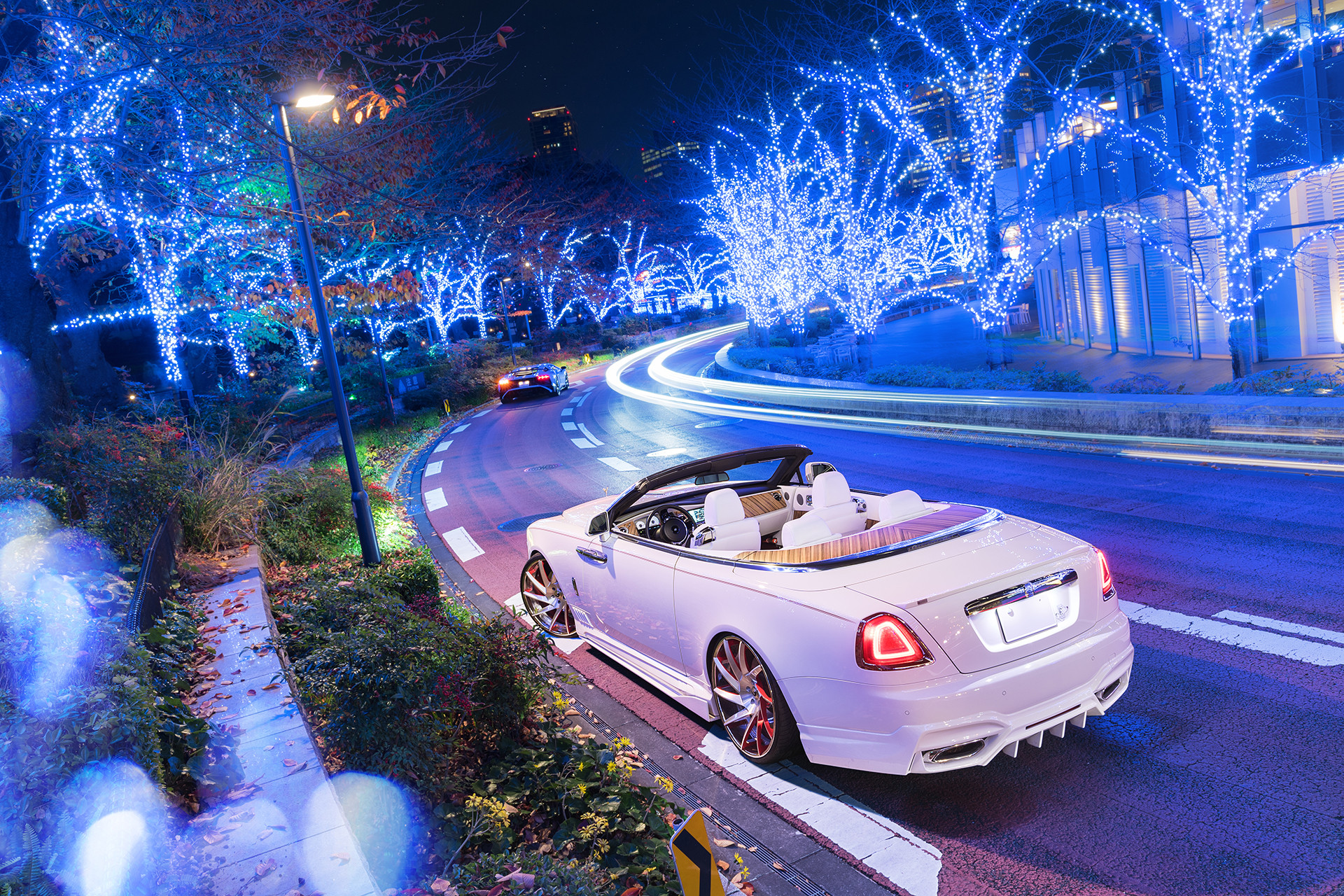 Aftermarket Rear Diffuser on White Convertible Rolls Royce Dawn - Photo by Forgiato