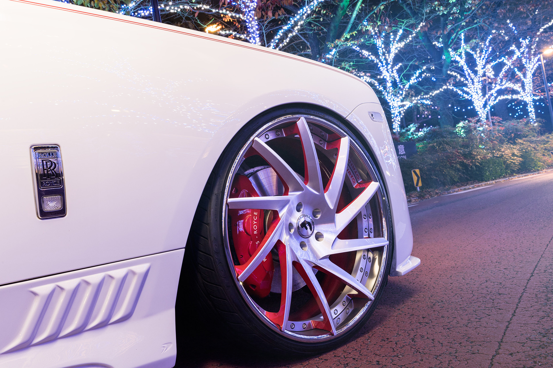 Forged Forgiato Wheels on White Rolls Royce Dawn - Photo by Forgiato