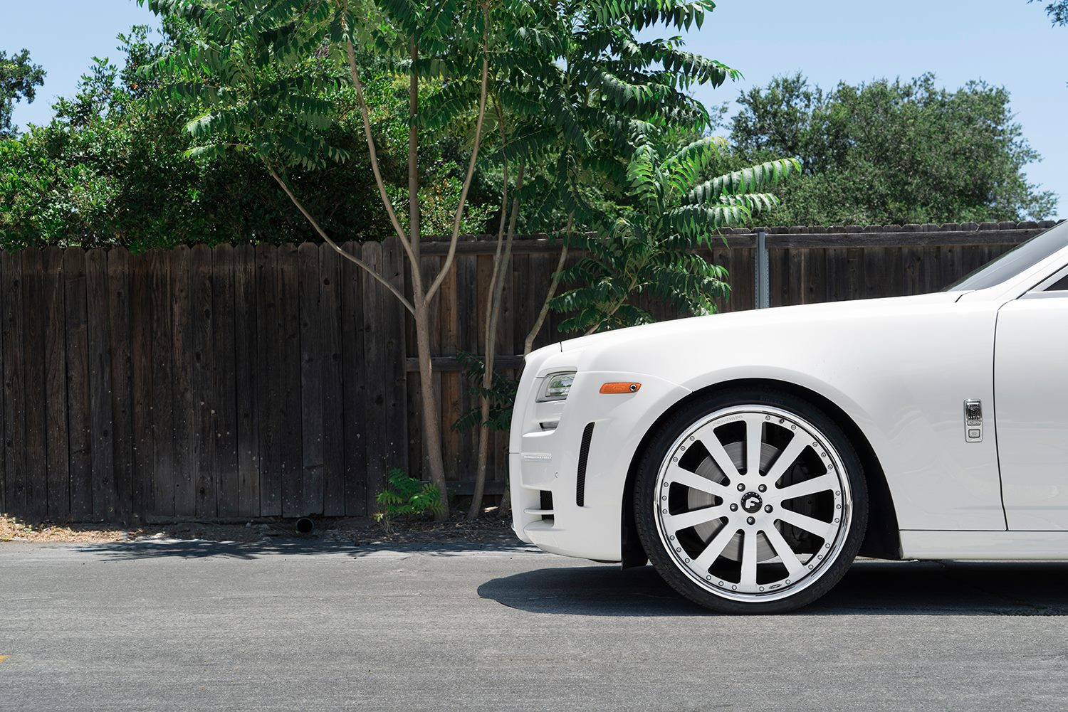 Polished Forgiato Wheels on White Rolls Royce Ghost - Photo by Forgiato