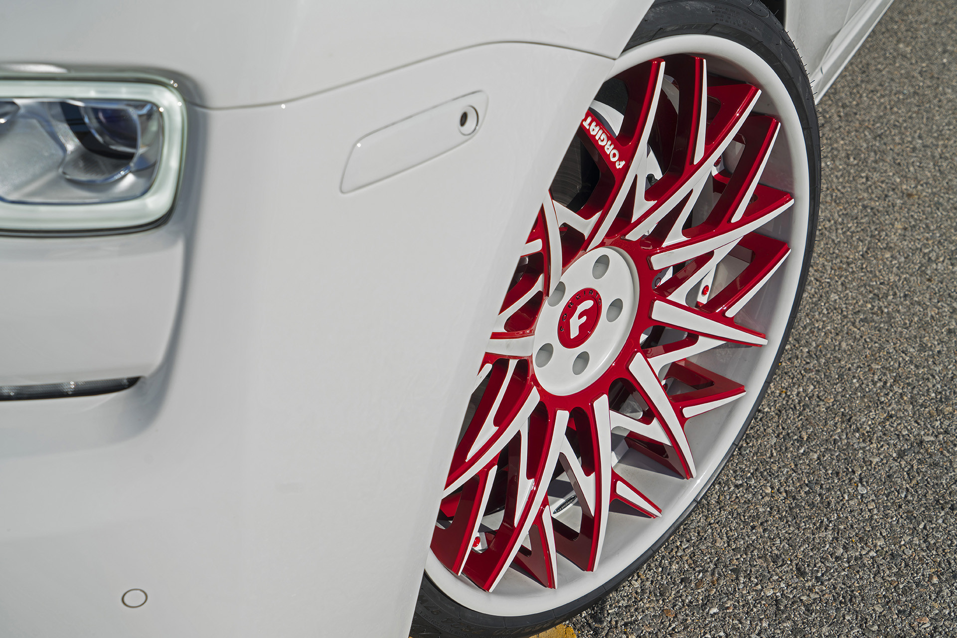 White and Red Forgiato Wheels on Rolls Royce Ghost - Photo by Forgiato