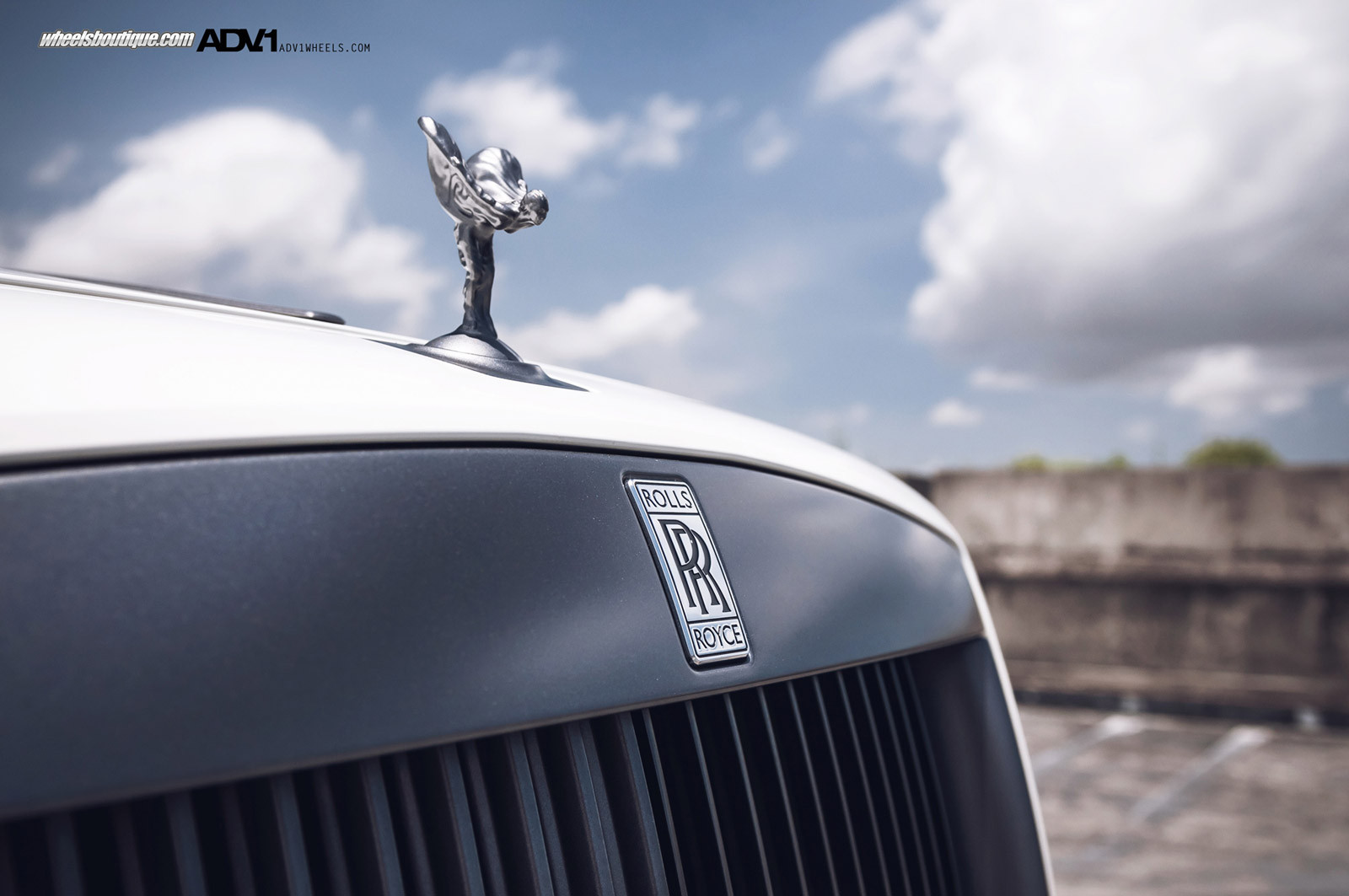 Chrome Rolls Royce Ghost Logo - Photo by ADV.1
