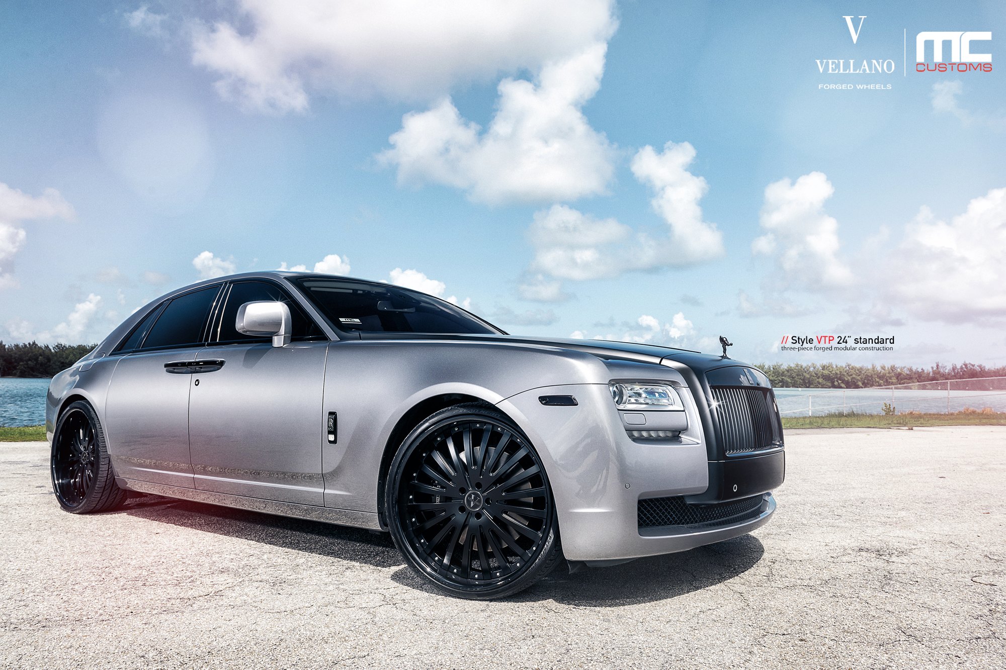 Диски роллс. Rolls Royce Ghost. Rolls Royce Ghost колеса. Rolls Royce Ghost Wheels Black. Rolls Royce Ghost r22.