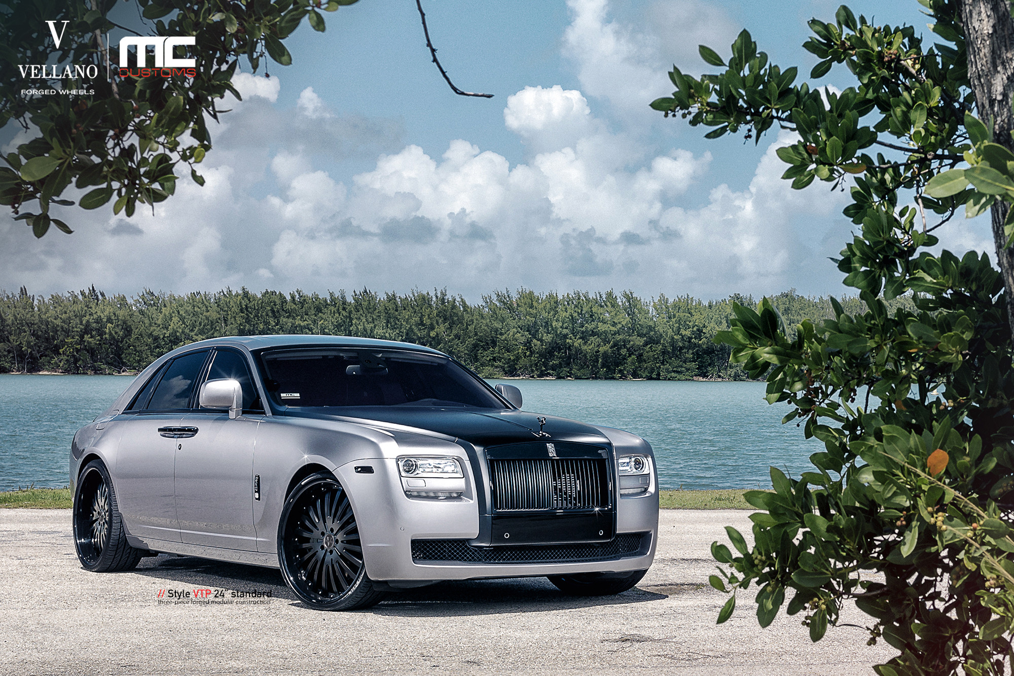 Blacked Out Grille on Silver Rolls Royce Ghost - Photo by Vellano