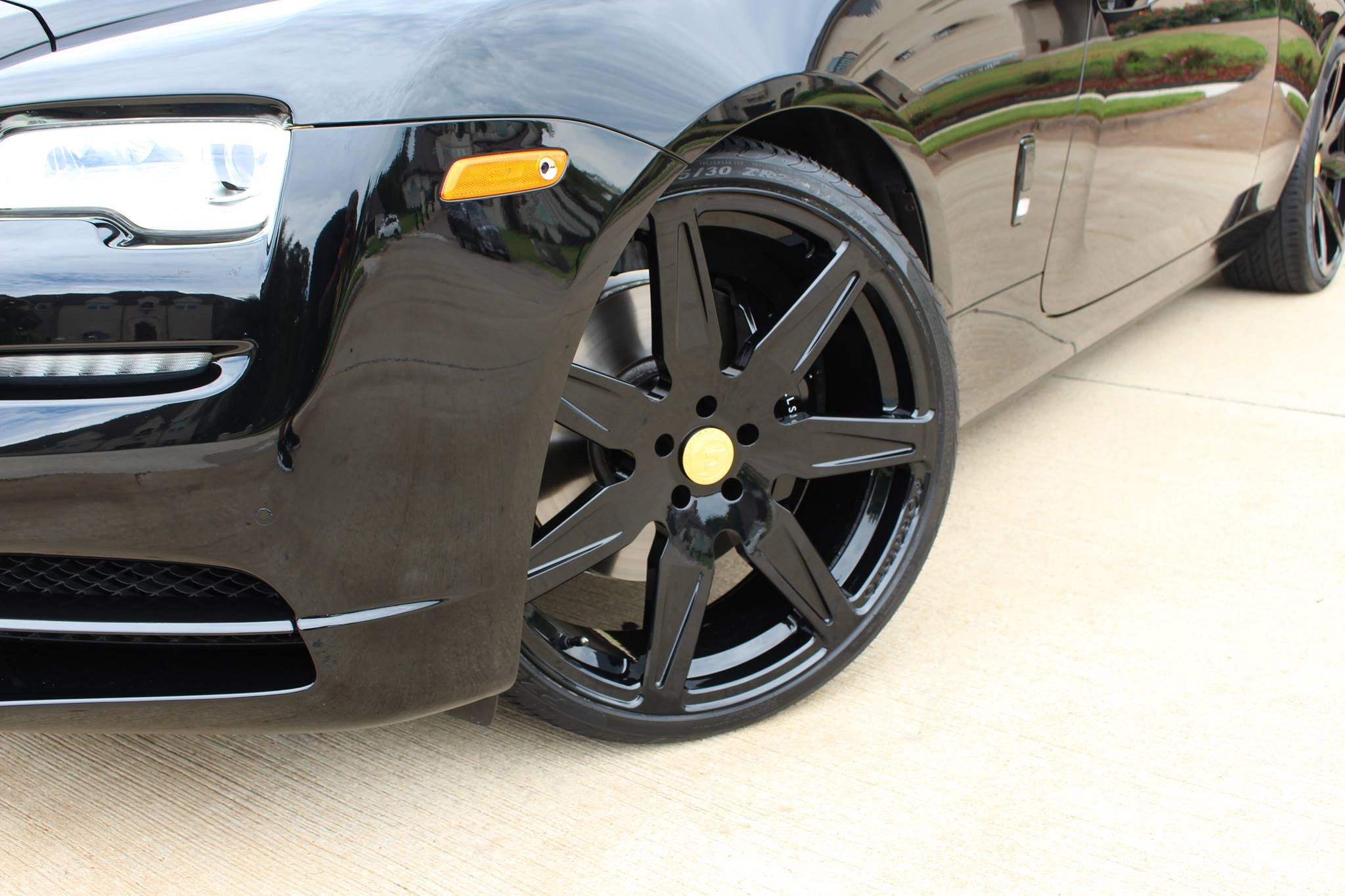Black Rolls Royce Wraith with Forgiato Wheels - Photo by Forgiato